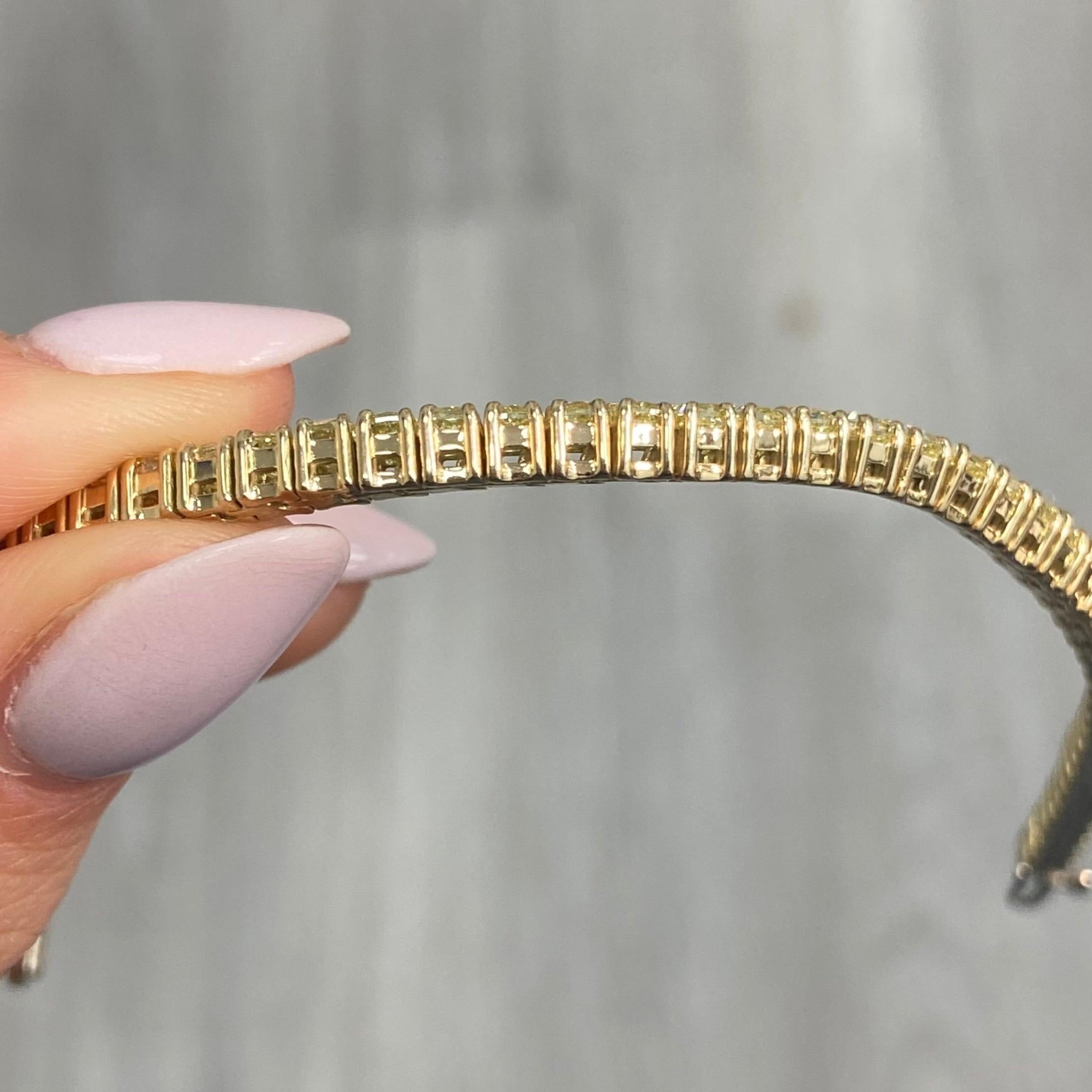 Colores Raros - Pulsera de Tenis de Diamantes Amarillo Intenso de 7 Quilates en Nuevo estado para la venta en New York, NY