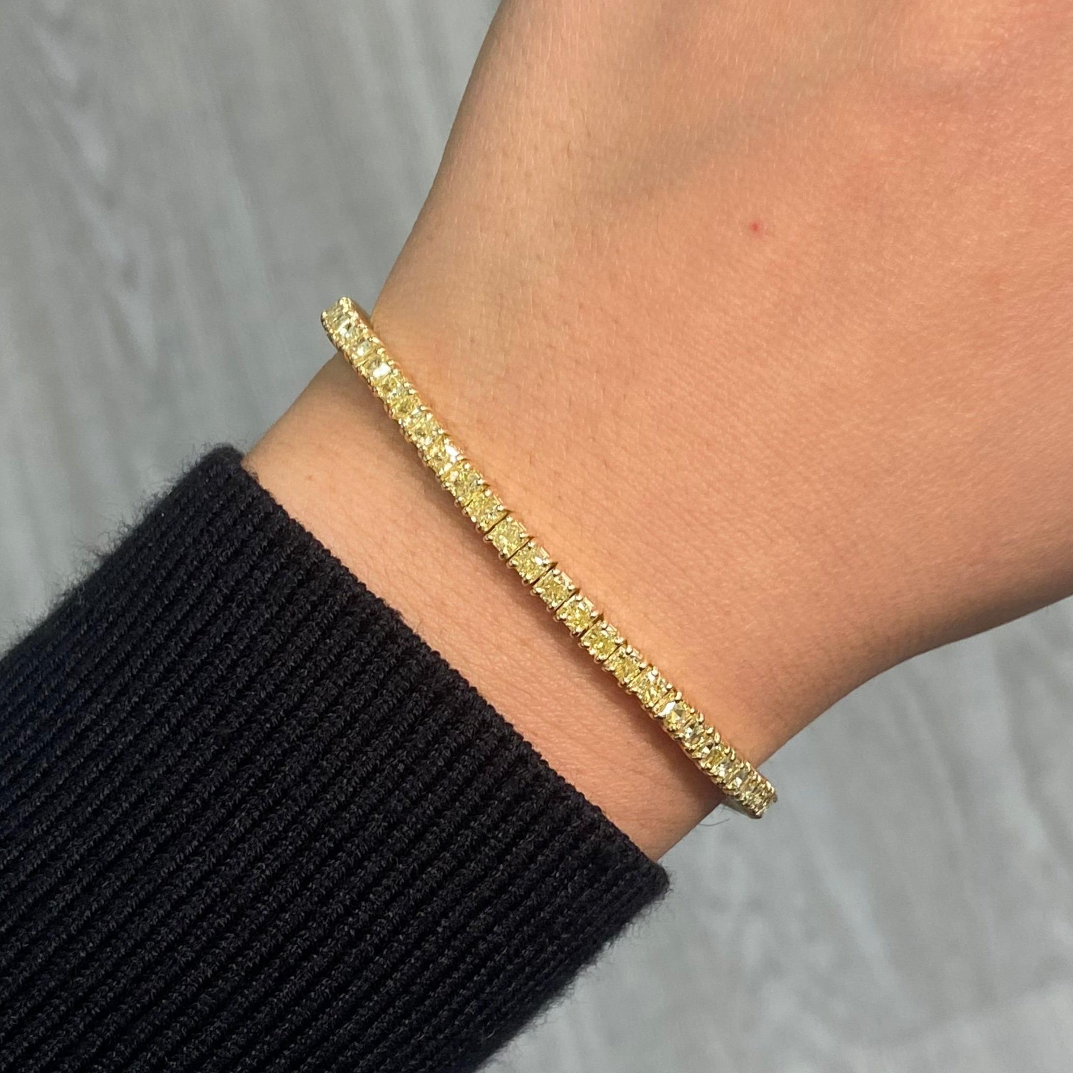 Colores Raros - Pulsera de Tenis de Diamantes Amarillo Intenso de 7 Quilates en venta 1