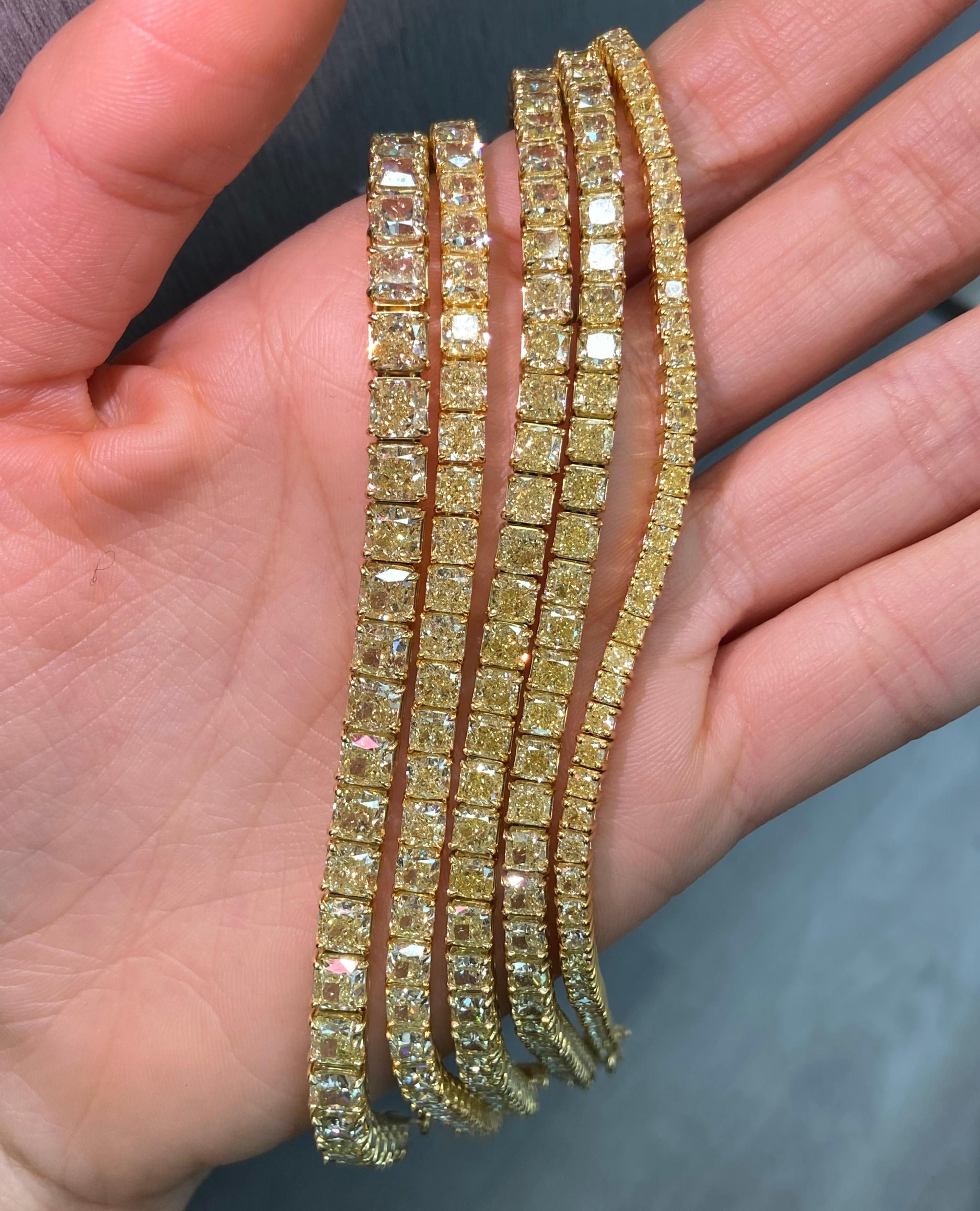 Rare Colors - Fancy Yellow Cushion Diamond Tennis Bracelet In New Condition For Sale In New York, NY