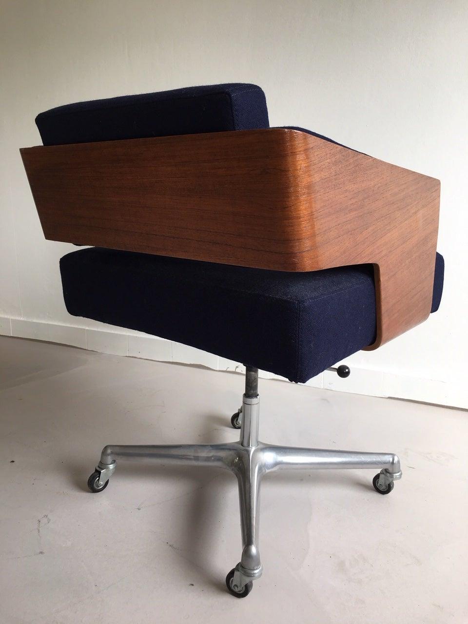Mid-20th Century Rare 'Comfort' Office Chair Designed Antoine Philippon and Jacqueline Lecoq