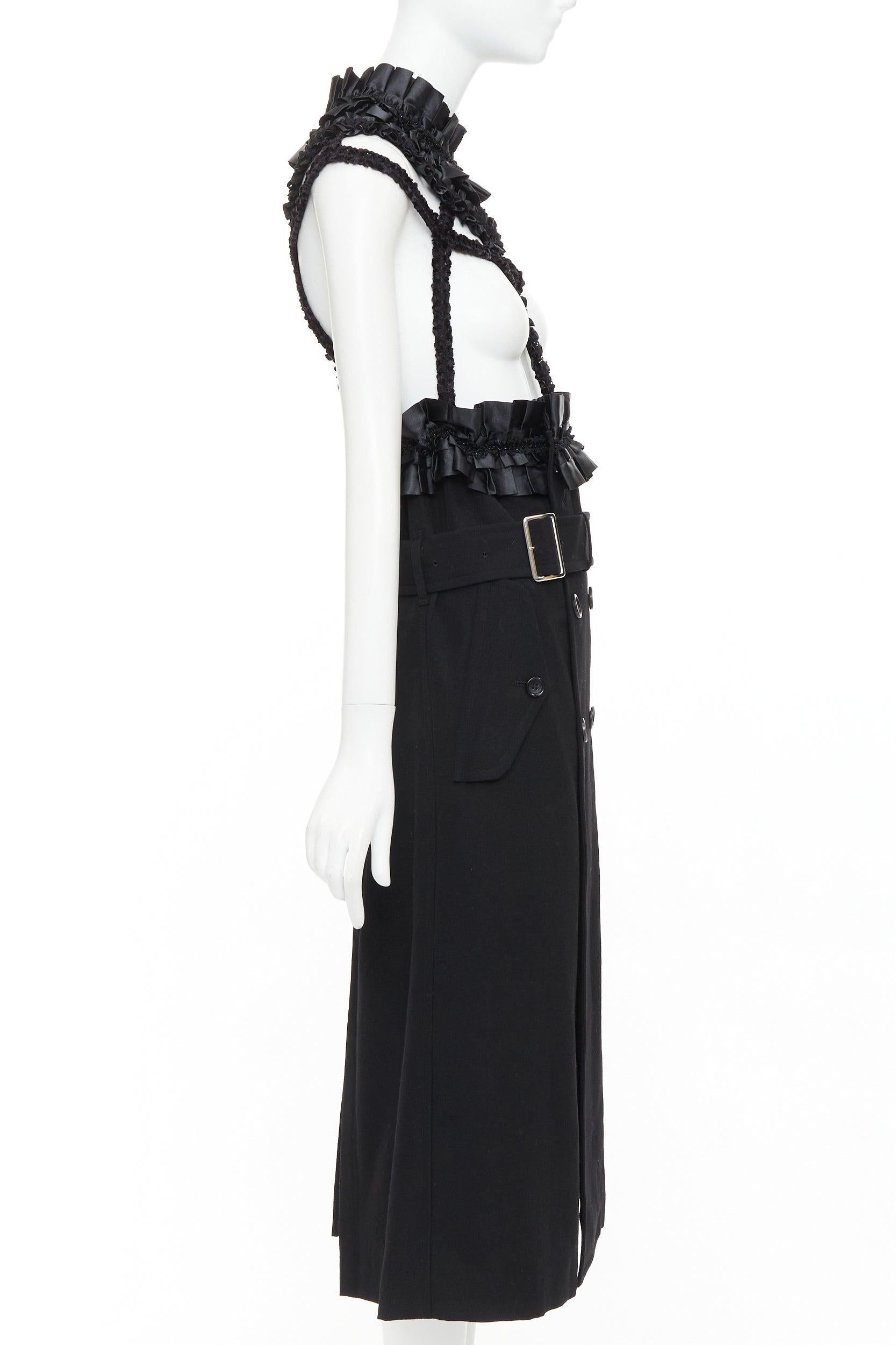 Nero Raro COMME DES GARCONS 2008 Runway Bad Taste abito trench nero con volant e gabbia M. I. in vendita