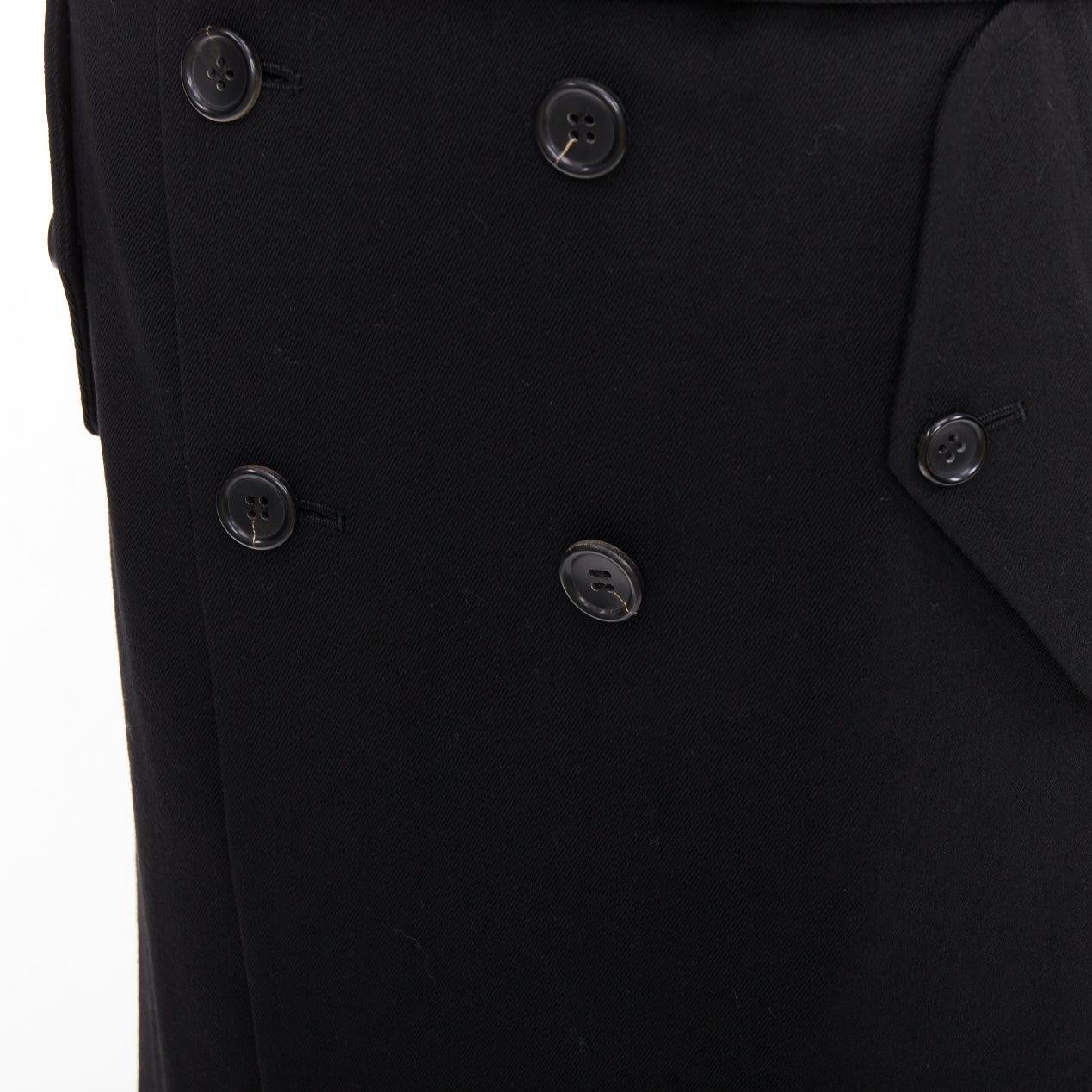 Raro COMME DES GARCONS 2008 Runway Bad Taste abito trench nero con volant e gabbia M. I. In condizioni ottime in vendita a Hong Kong, NT