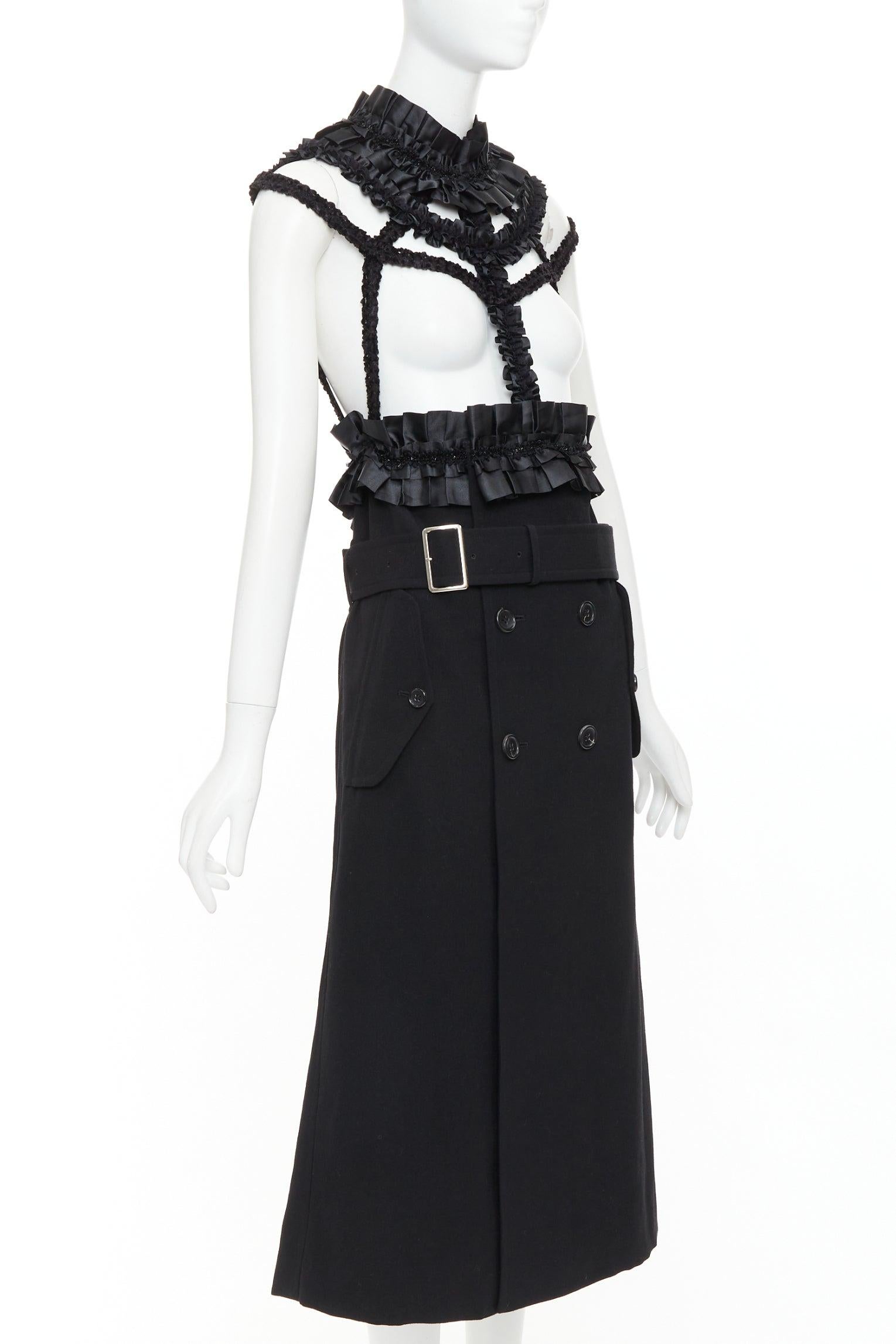 Donna Raro COMME DES GARCONS 2008 Runway Bad Taste abito trench nero con volant e gabbia M. I. in vendita