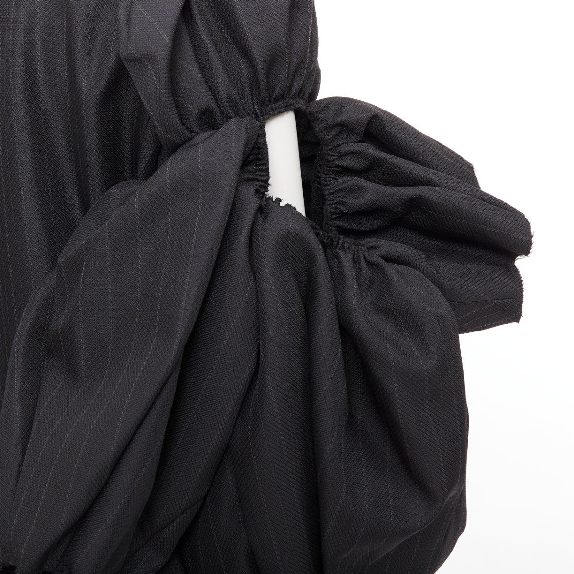 Rare COMME DES GARCONS 2013 gris à rayures 3D manches volantées blazer combinaison S en vente 5