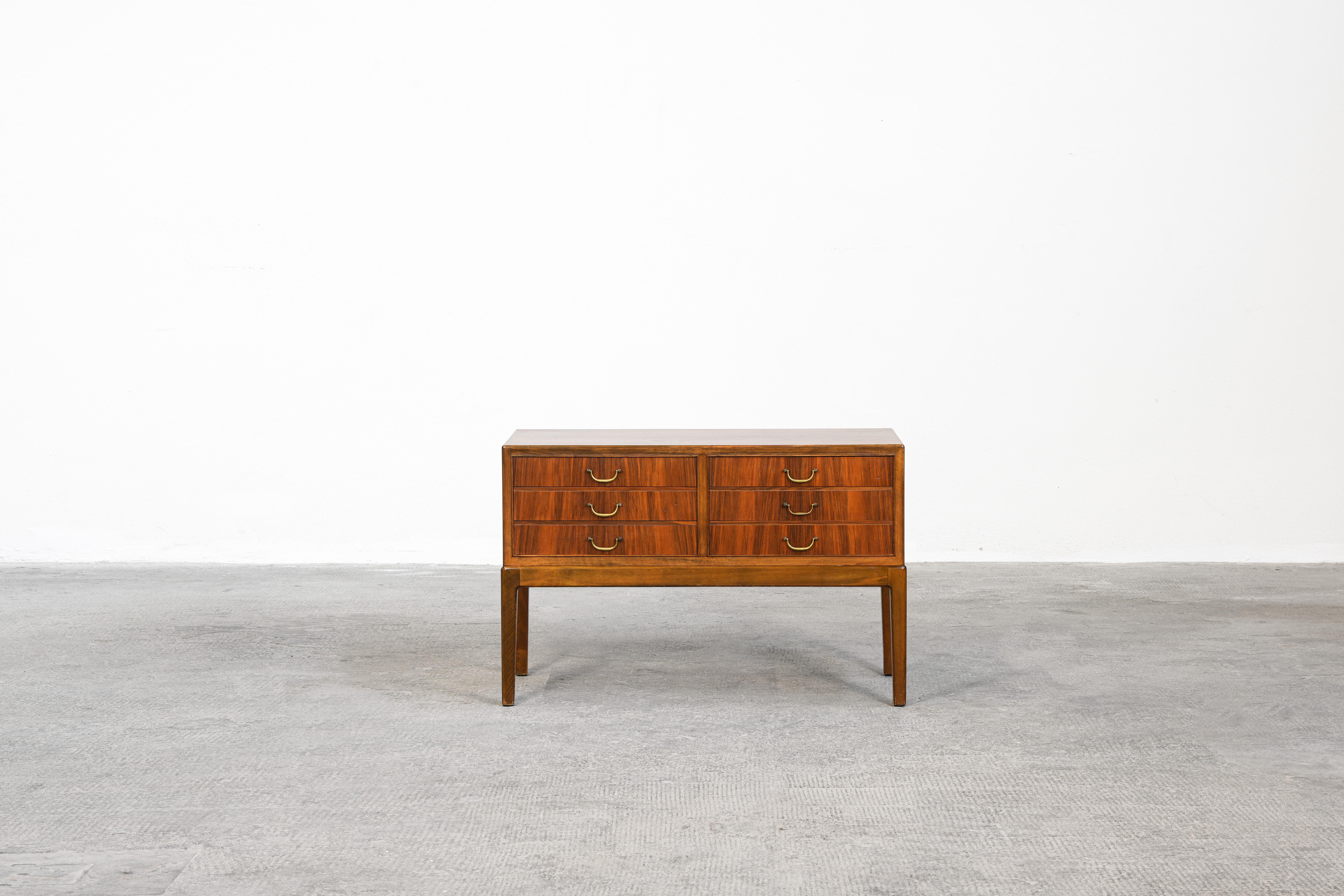 Beautiful commode designed by the Danish designer Ole Wanscher in the 1940s.
Made out of walnut and beautiful brass handles. The general condition is very good and shows just little stains and scratches. This commode is ready for usage.

We offer