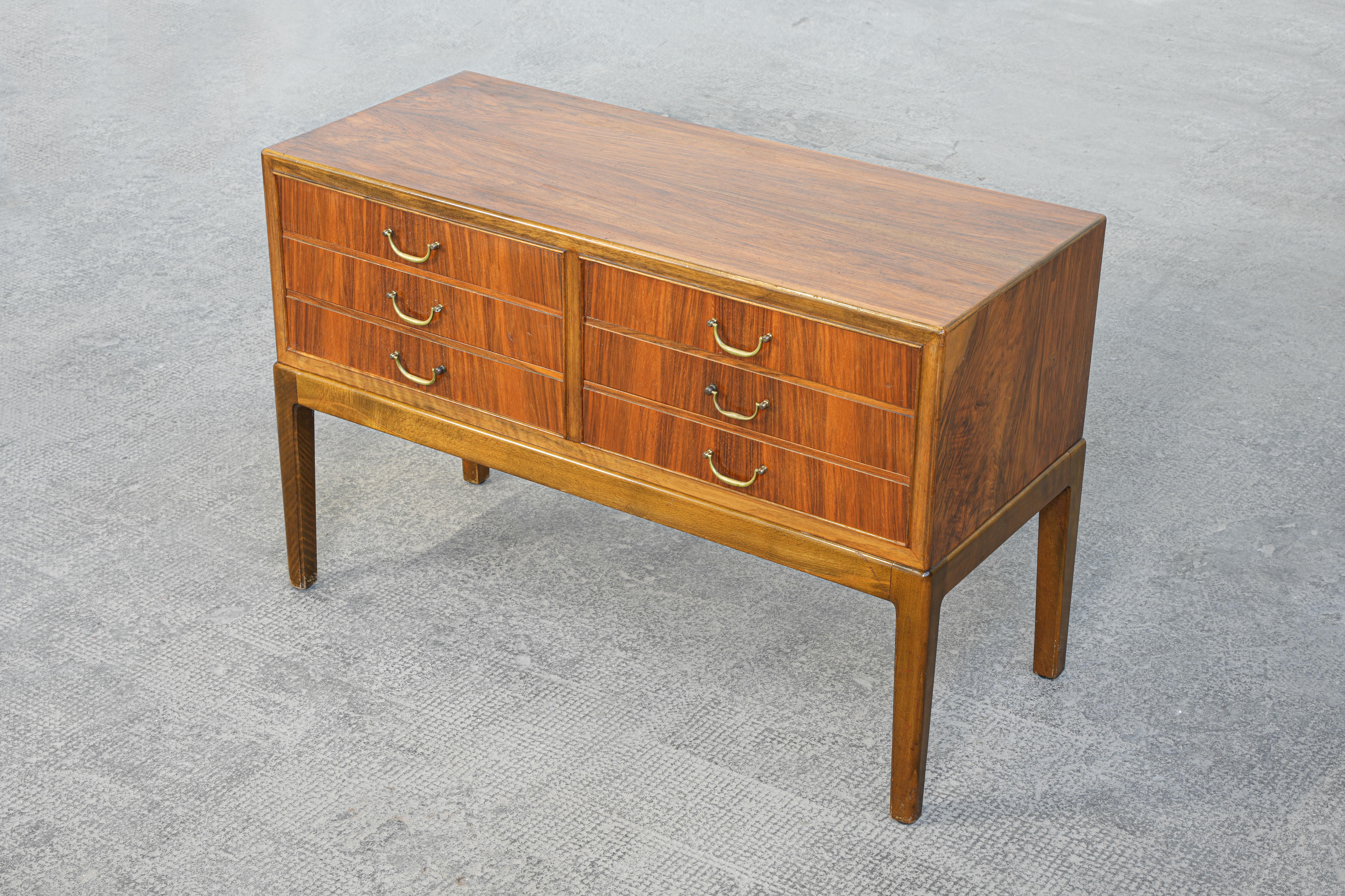 Rare Commode in Walnut by Ole Wanscher Made in Denmark in the 1940s For Sale 1