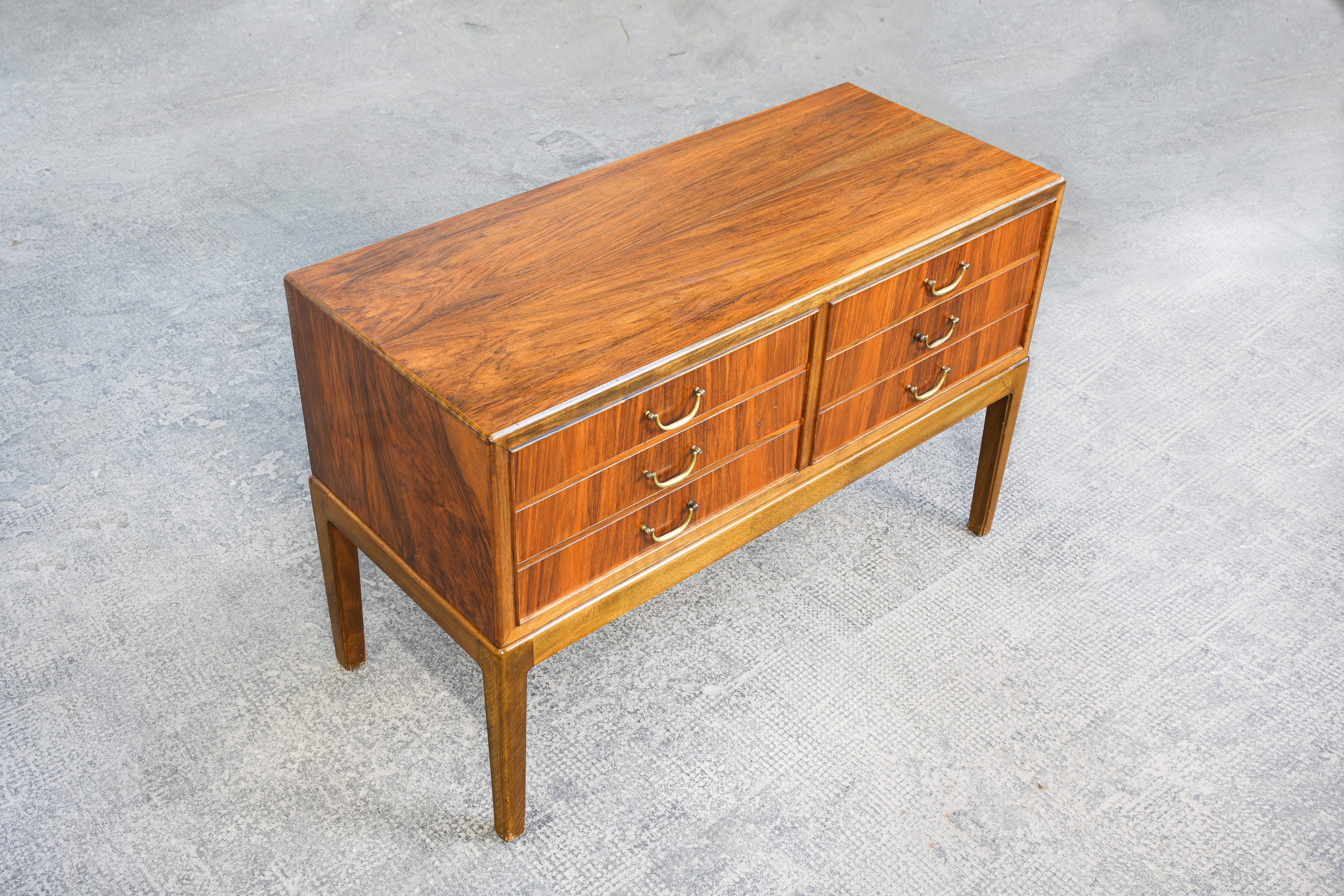 Rare Commode in Walnut by Ole Wanscher Made in Denmark in the 1940s For Sale 4