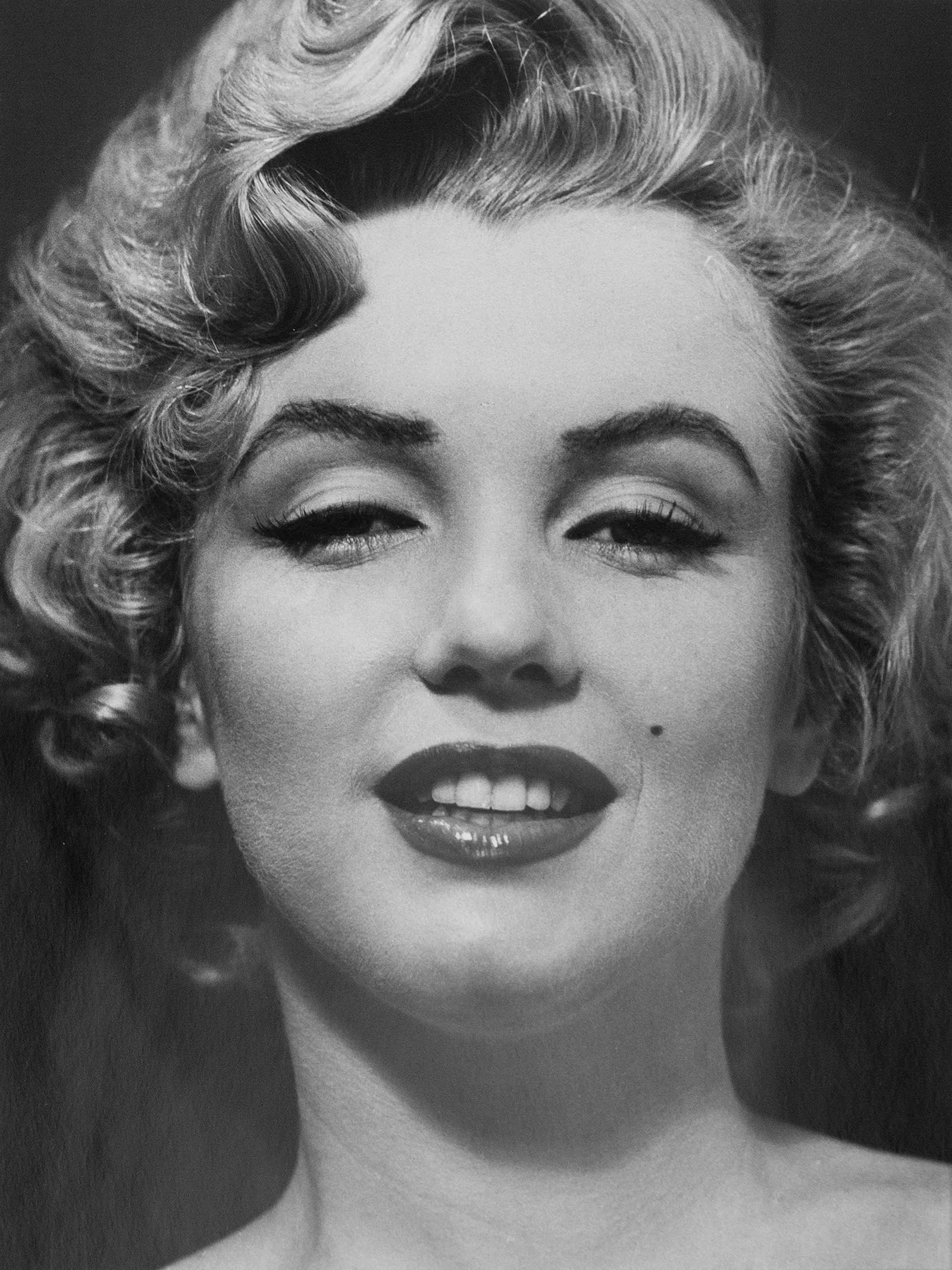 A complete black and white photography portfolio consisting of ten iconic silver gelatin prints of Marilyn Monroe by photographer Philippe Halsman (1906-1979), rarely available in a complete set and of great condition.  Taken between 1952 and 1959