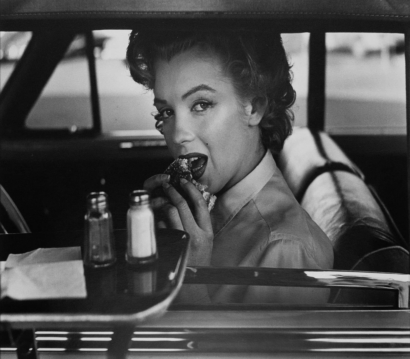 Rare Complete Marilyn Monroe Portfolio by Philippe Halsman Papel en venta