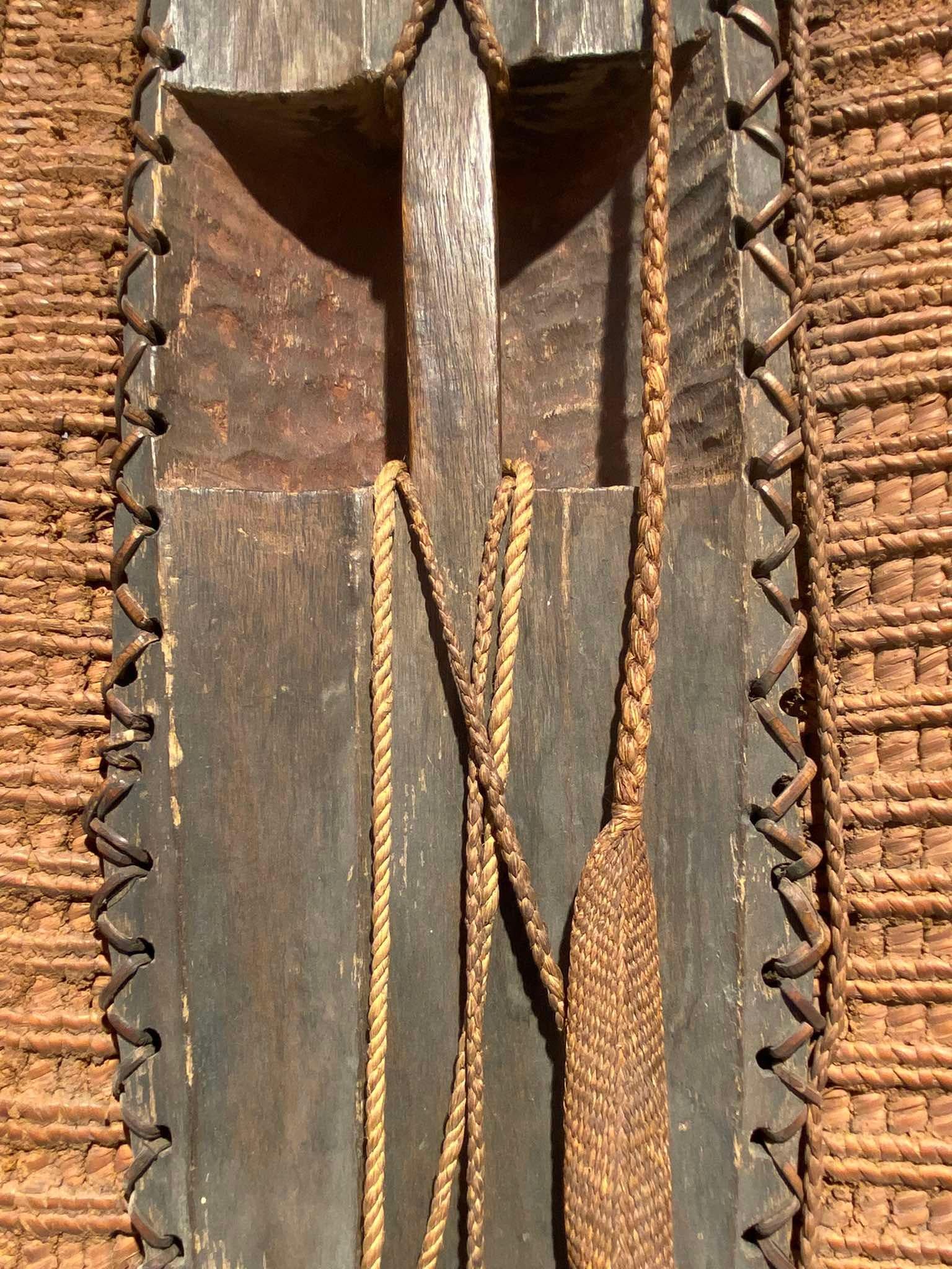Rare Congo African Ngiri shield bouclier Ngombe Lobala Mabo Ngbaka Ubangi Kongo 9
