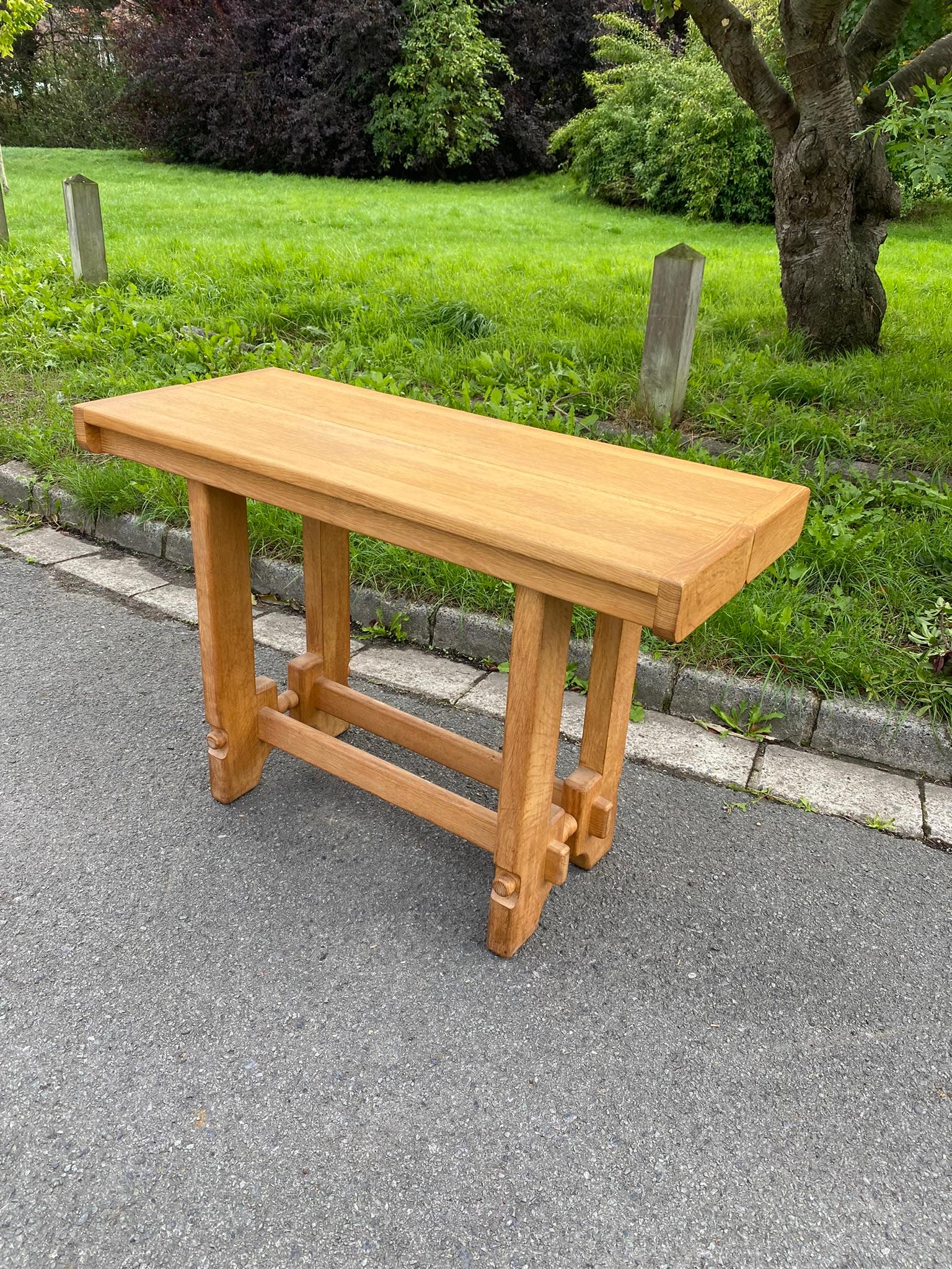 rare console table in oak Votre Maison Edition, circa 1970
system table, forming a closed console, which can be transformed into a table with its two extensions
unusual model at Guillerme and Chambron.
dimensions closed, as a console
74x110x46cm
2