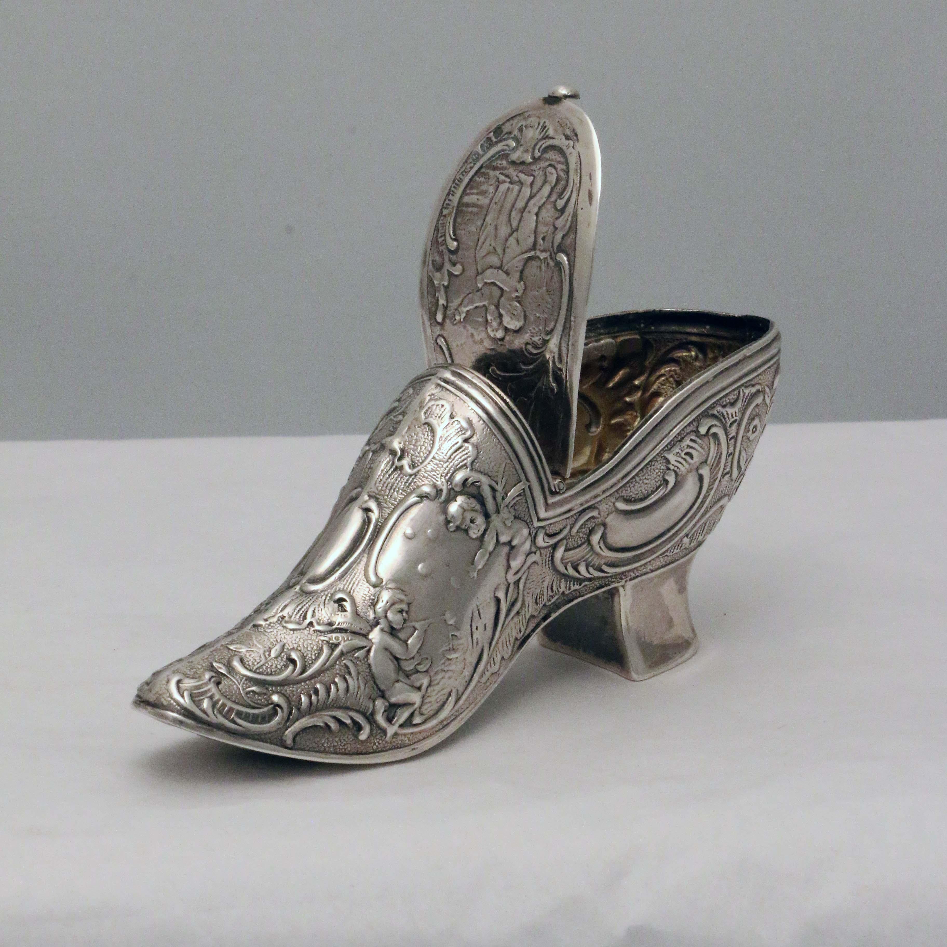 Late Victorian Continental Sterling Vesta Case Modeled as a Shoe For Sale
