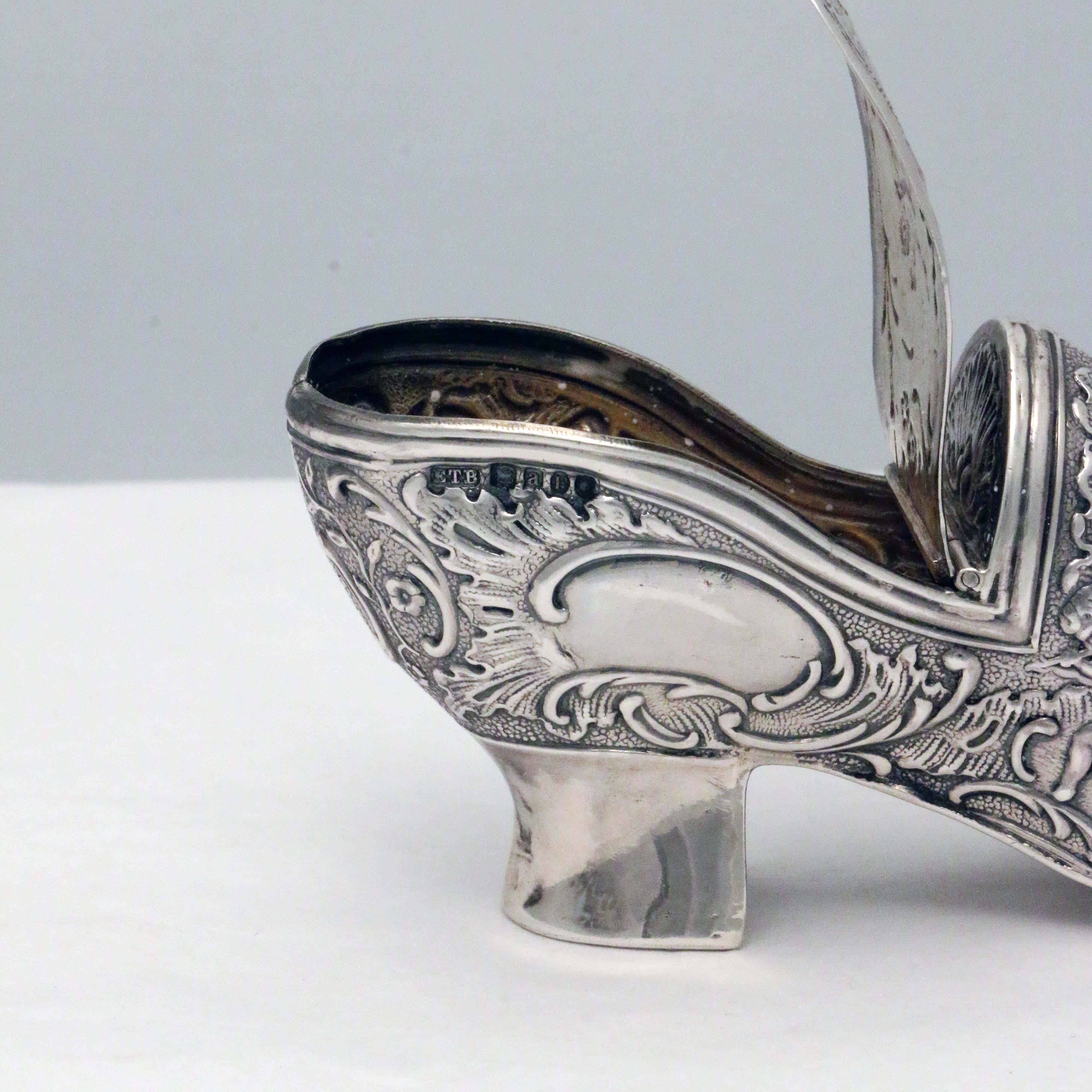 Estuche Continental Sterling Vesta Modelado como un Zapato en Bueno estado para la venta en Montreal, QC
