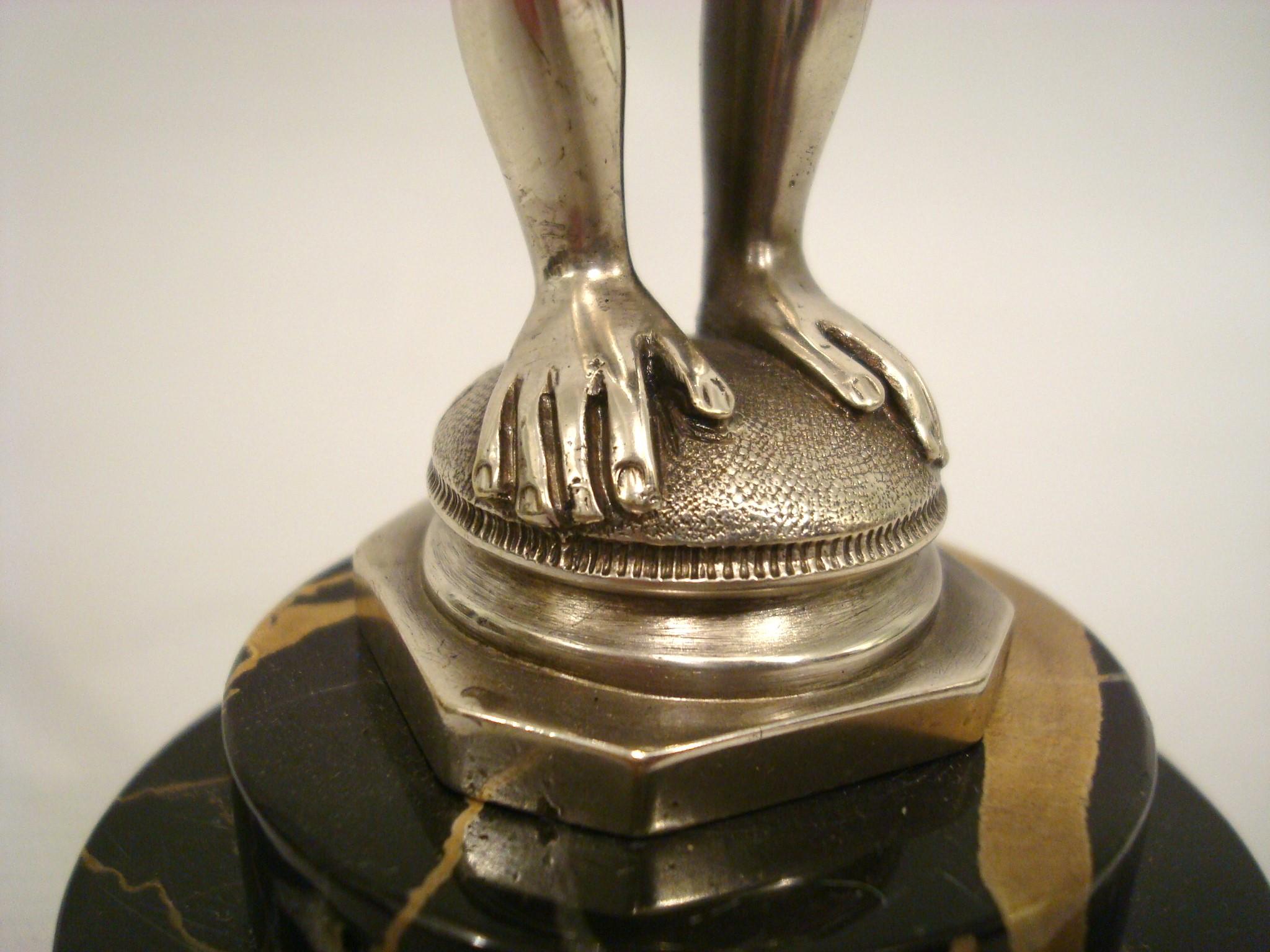 Rara mascota/escultura de coche contorsionista de Emile Carlier, francés, hacia 1910 Plateado en venta