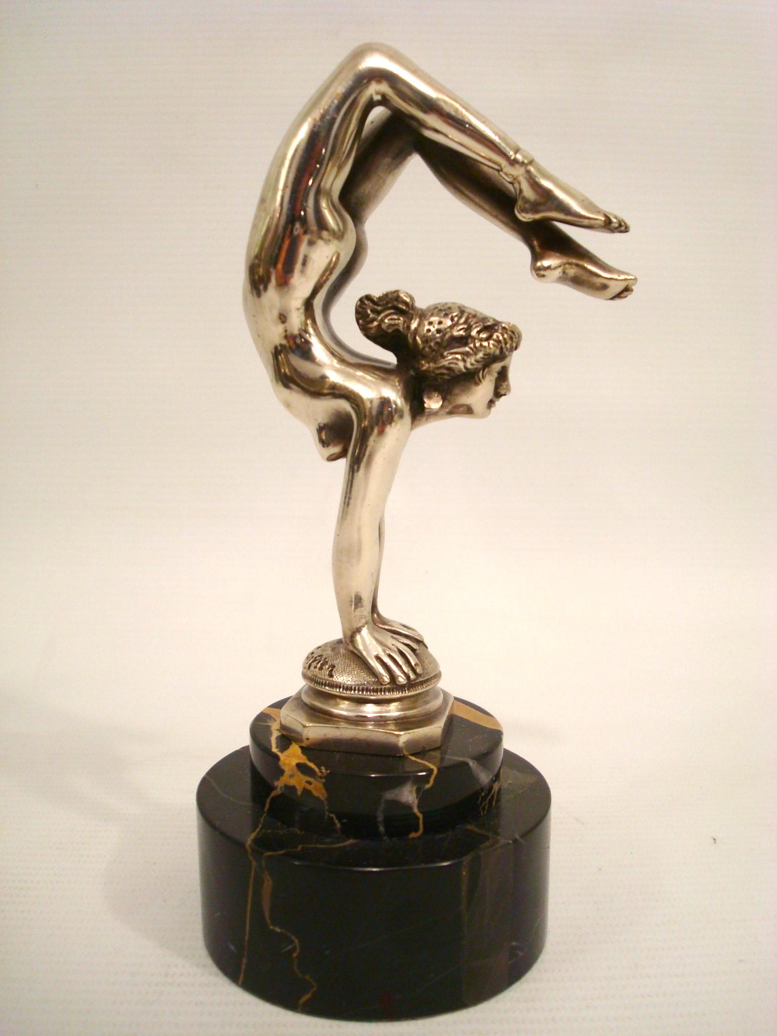 Rara mascota/escultura de coche contorsionista de Emile Carlier, francés, hacia 1910 en Bueno estado para la venta en Buenos Aires, Olivos