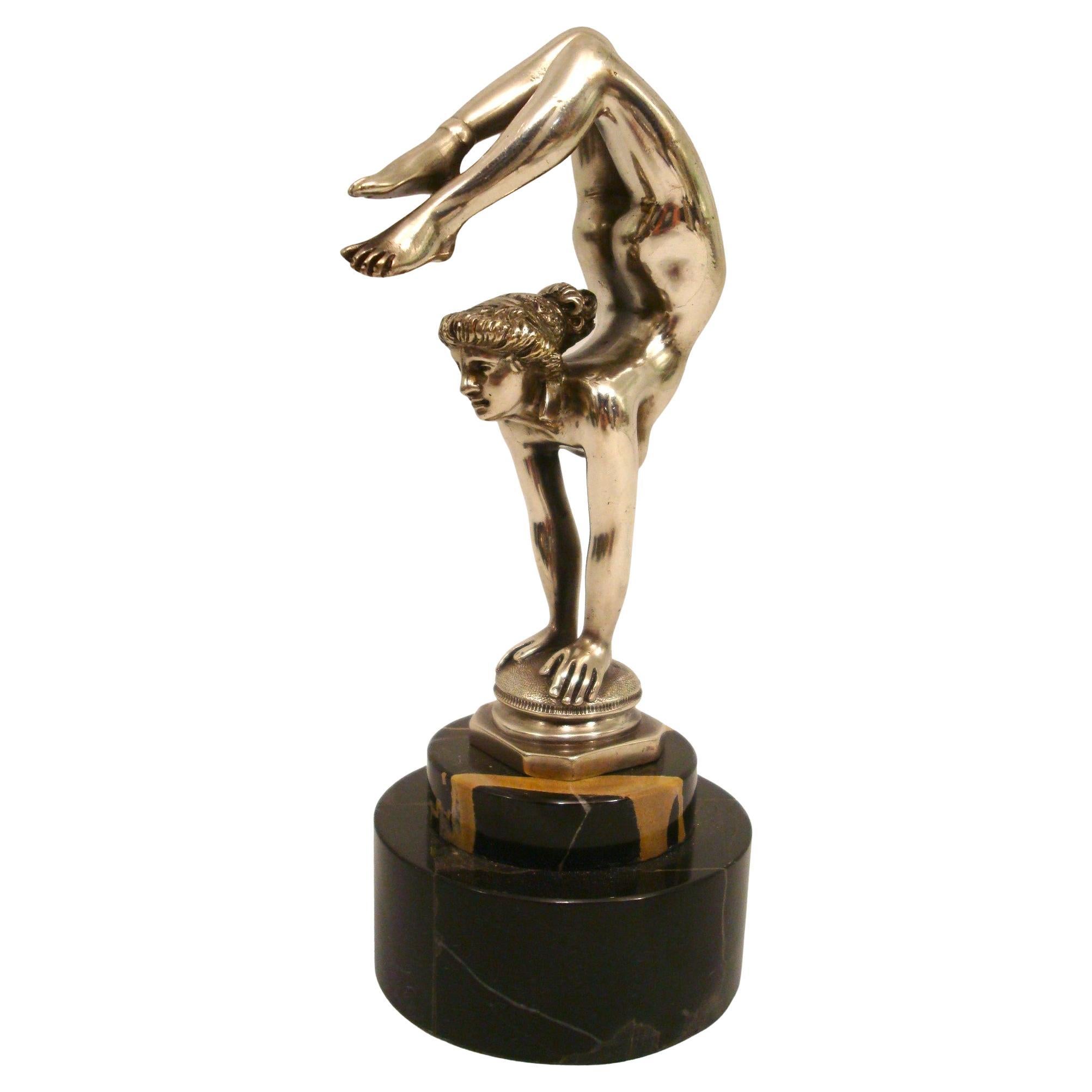 Rara mascota/escultura de coche contorsionista de Emile Carlier, francés, hacia 1910 en venta