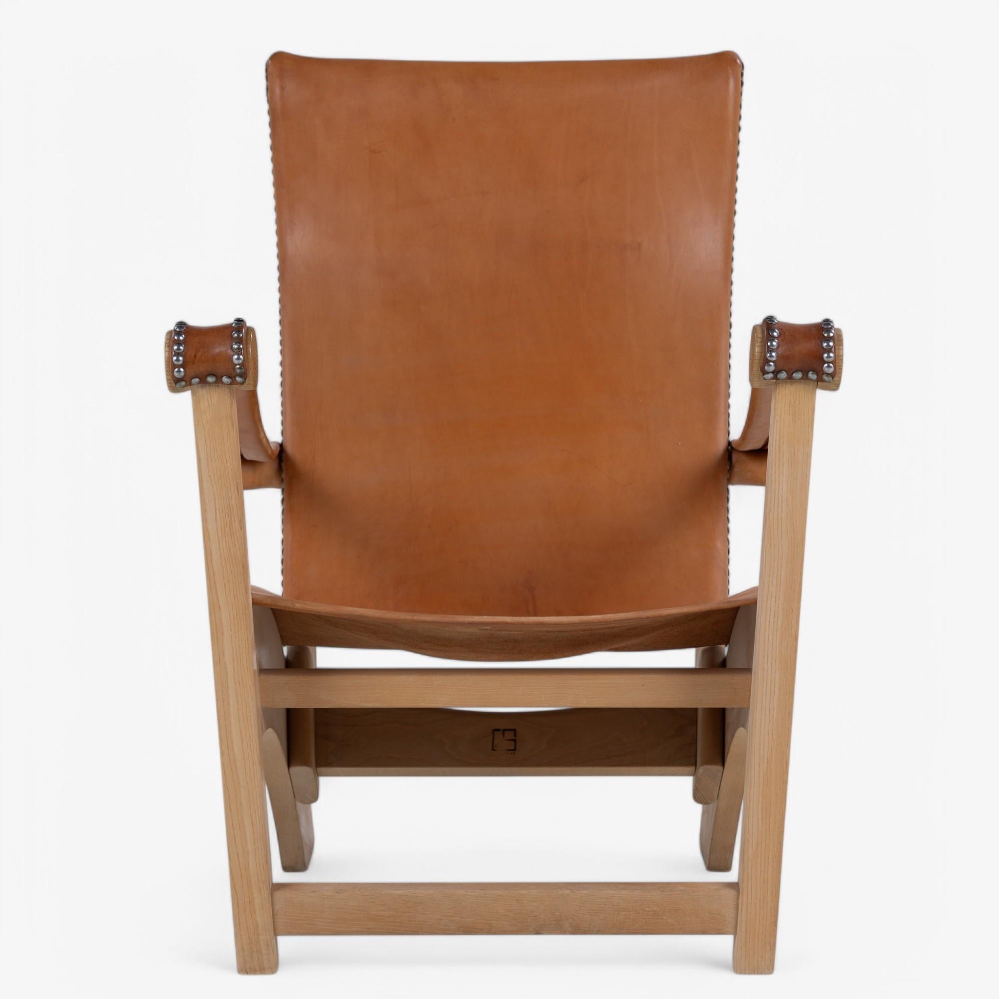 Rara poltrona 'Copenhagen' in Oak e pelle pieno fiore. Progettato nel 1936 da Mogens Voltelen e realizzato da Ivan Schlechter.