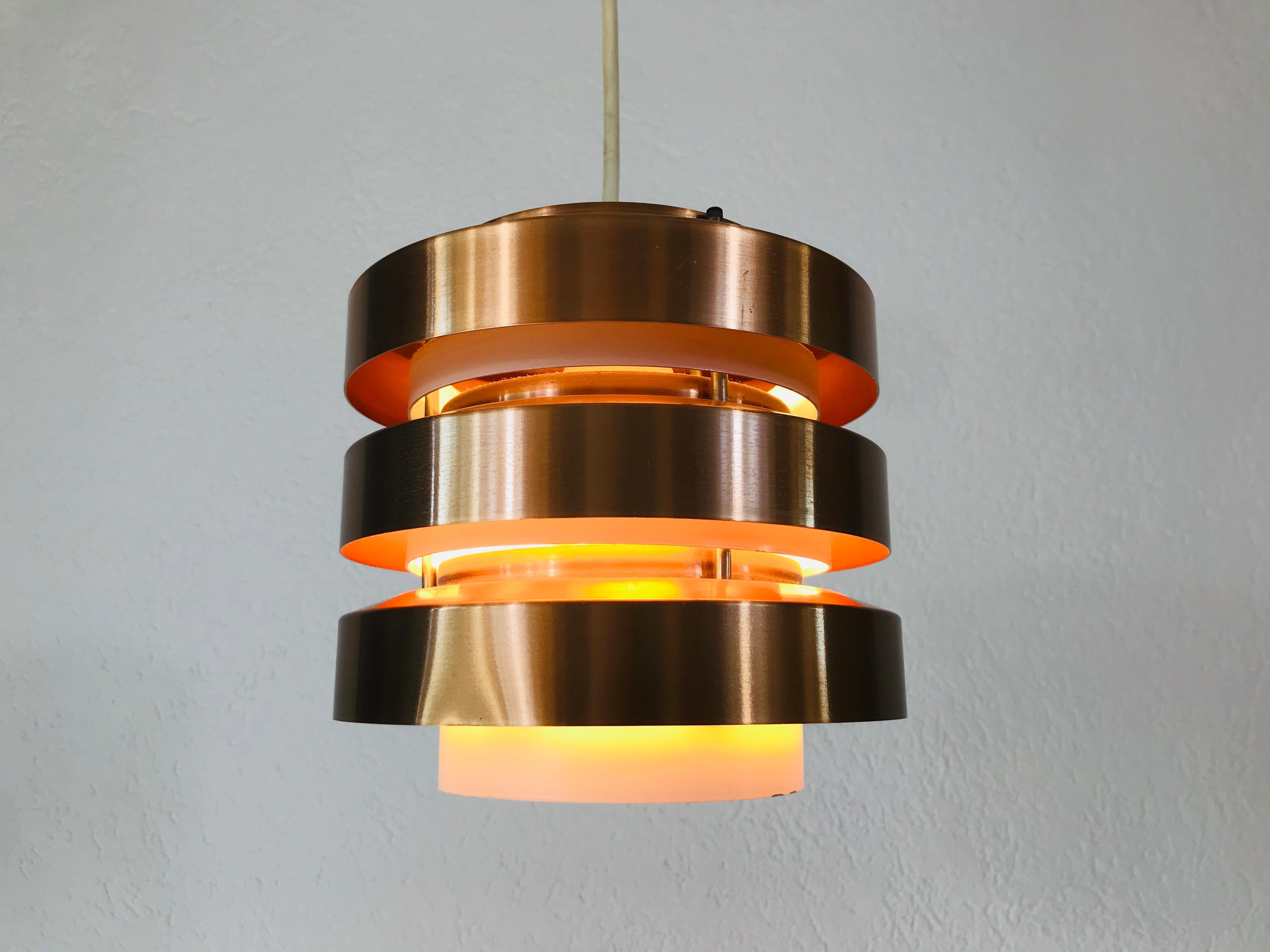 Rare lampe suspendue en cuivre et métal de DDR, années 1960 en vente 3