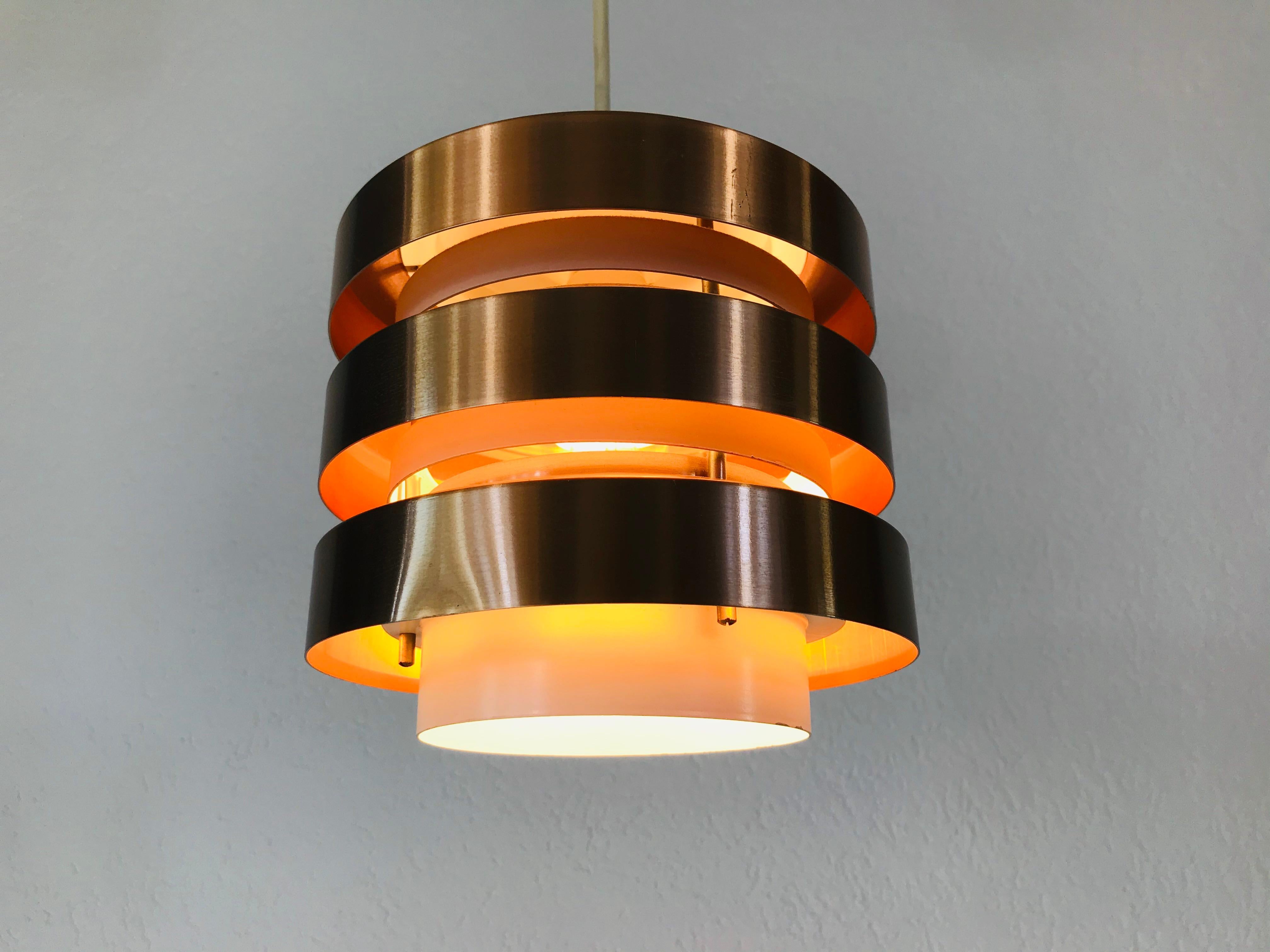 Rare lampe suspendue en cuivre et métal de DDR, années 1960 en vente 4