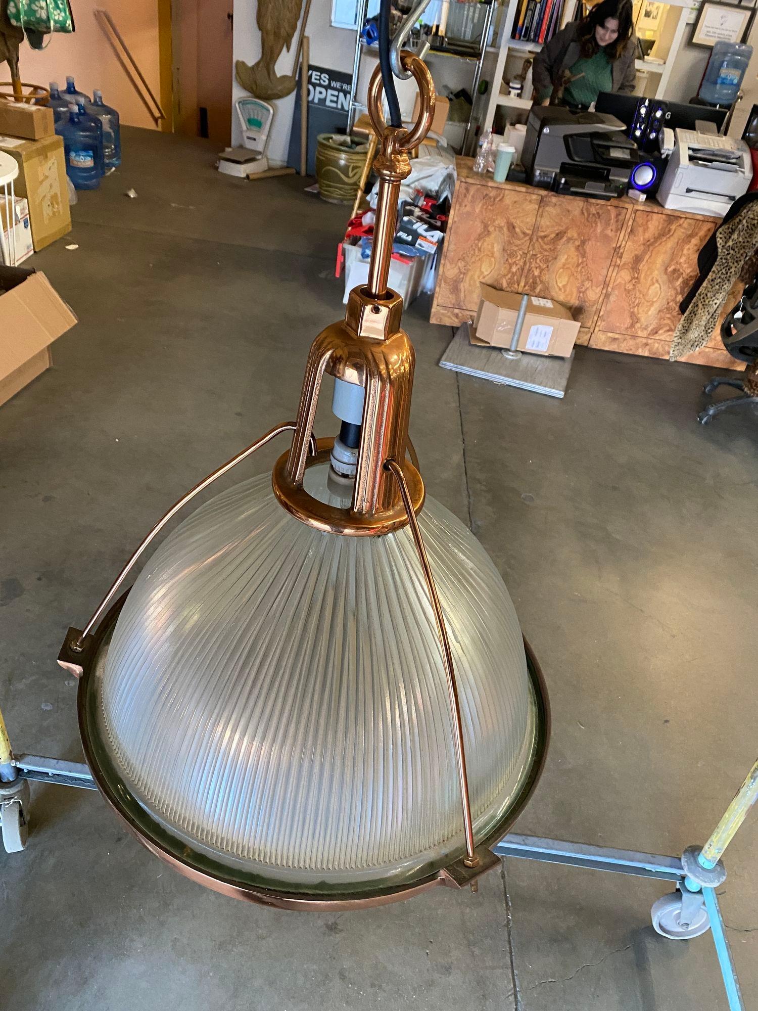 Seltene verkupferte Holophane industrielle hängende Lights, Paar 8