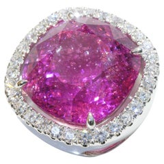 Rare Copper Rubelite 16.84 ct luminous pink-redish Brilliant Pendant  20x20 mm