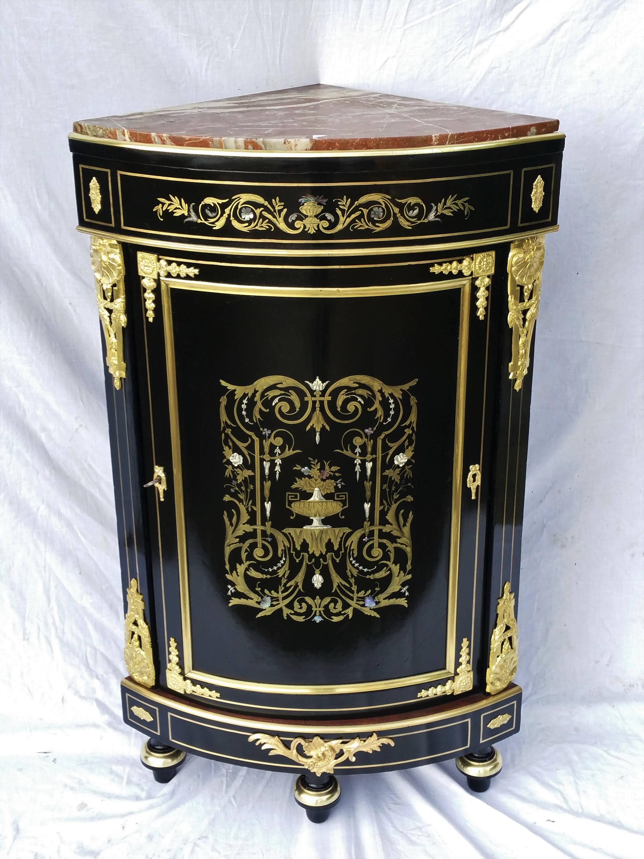 Corner Cabinet Napoleon III in Boulle Style Marquetry, France, 19th Centurty In Excellent Condition In Paris, FR