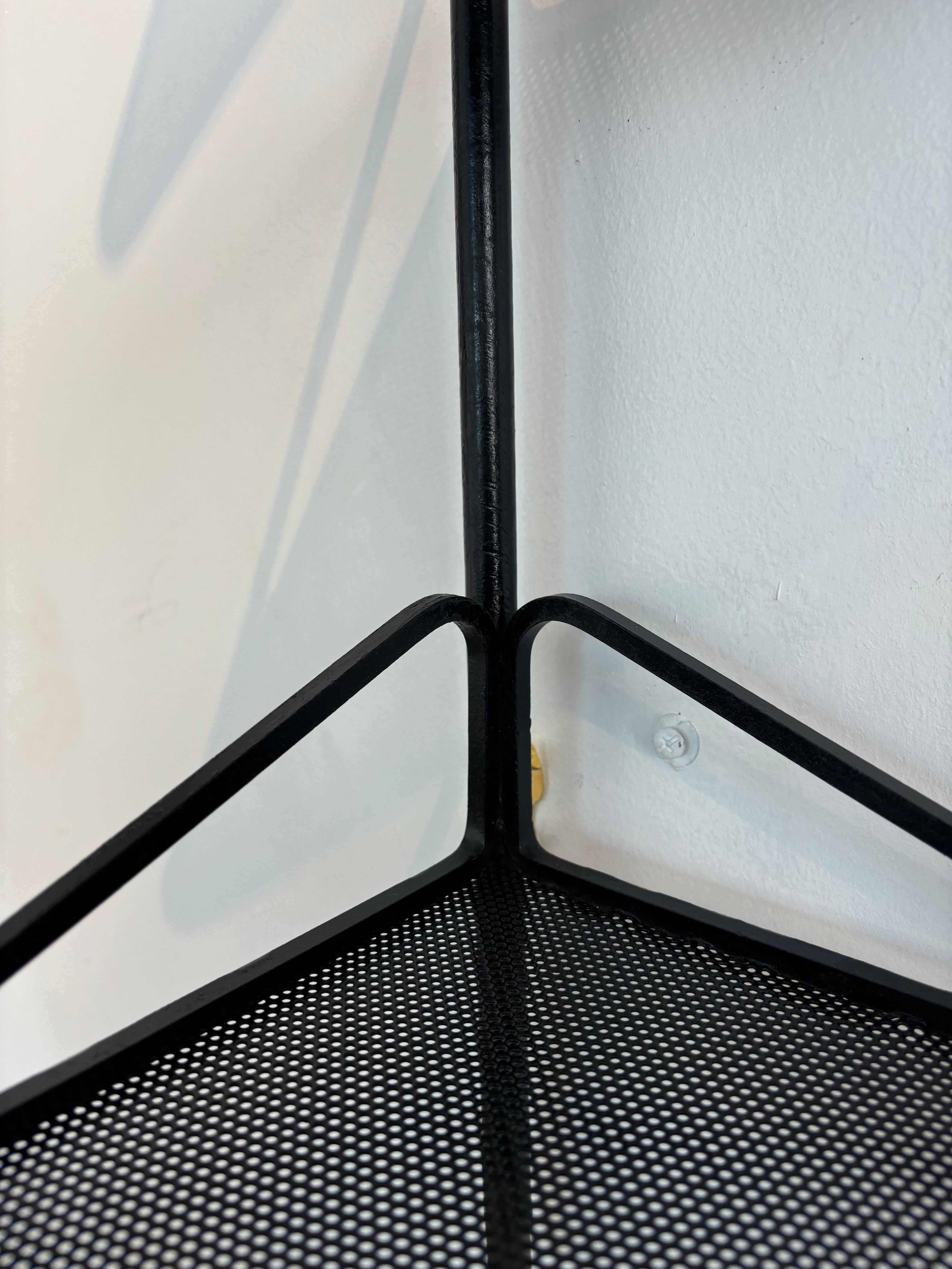 Raro scaffale angolare di Mathieu Matégot in vendita 2