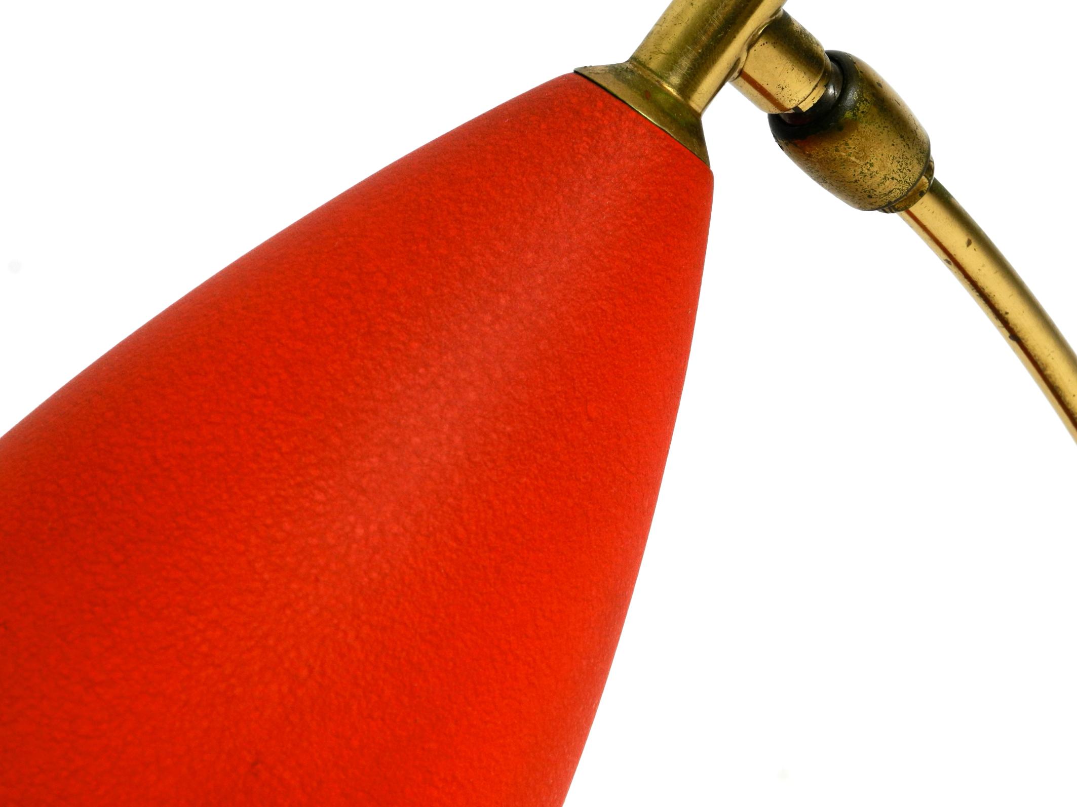 Rare Cosack Mid-Century Table Lamp with Red Fine Wrinkle Finish and Brass Neck For Sale 4
