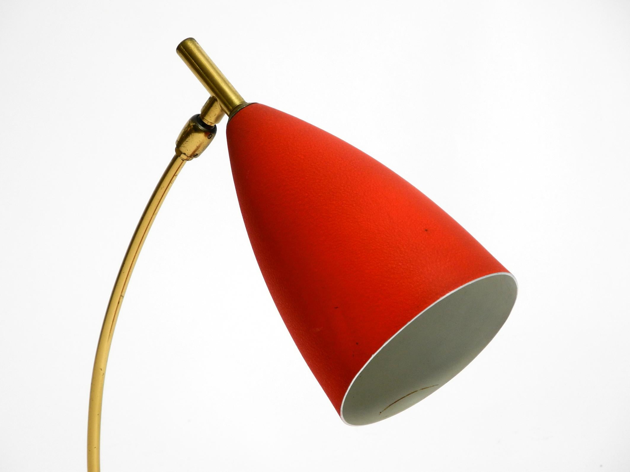 Rare Cosack Mid-Century Table Lamp with Red Fine Wrinkle Finish and Brass Neck For Sale 6