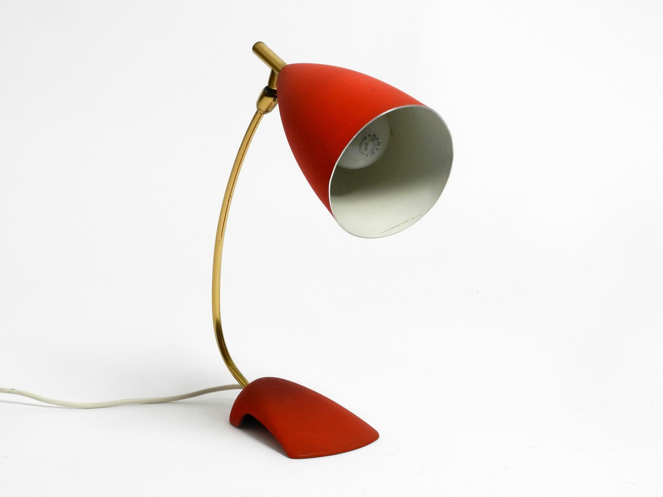 Rare Cosack Mid-Century Table Lamp with Red Fine Wrinkle Finish and Brass Neck For Sale 9