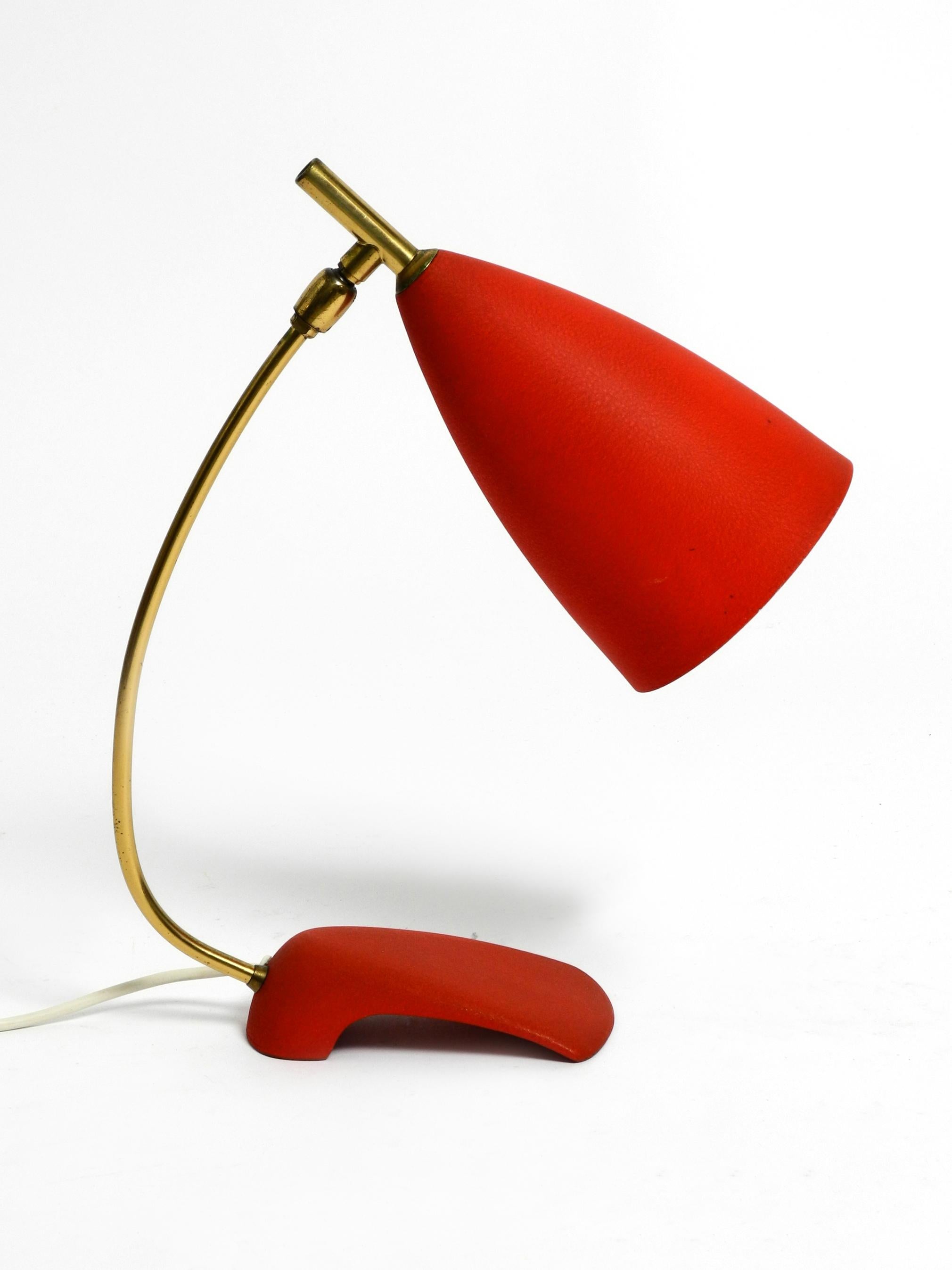 Rare Cosack Mid-Century Table Lamp with Red Fine Wrinkle Finish and Brass Neck For Sale 10