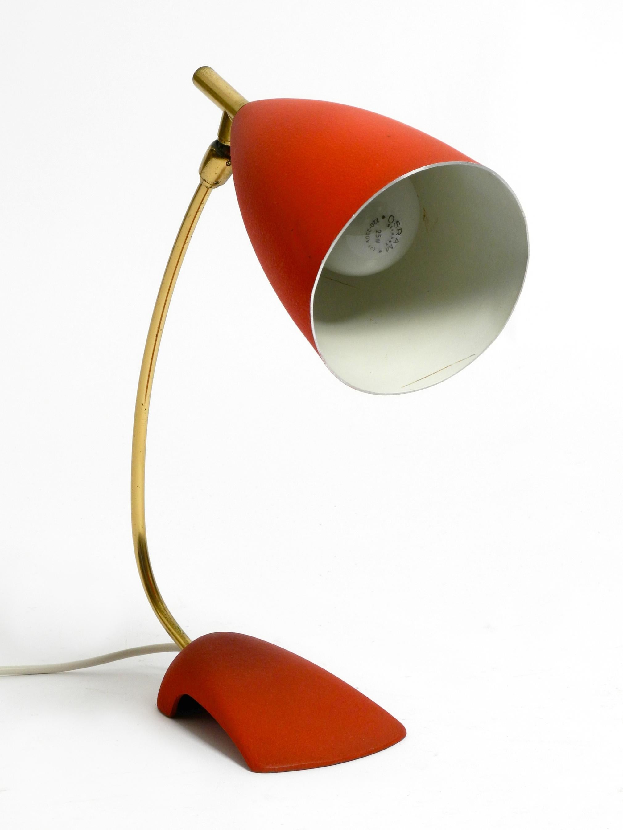 Rare Cosack Mid-Century Table Lamp with Red Fine Wrinkle Finish and Brass Neck For Sale 11
