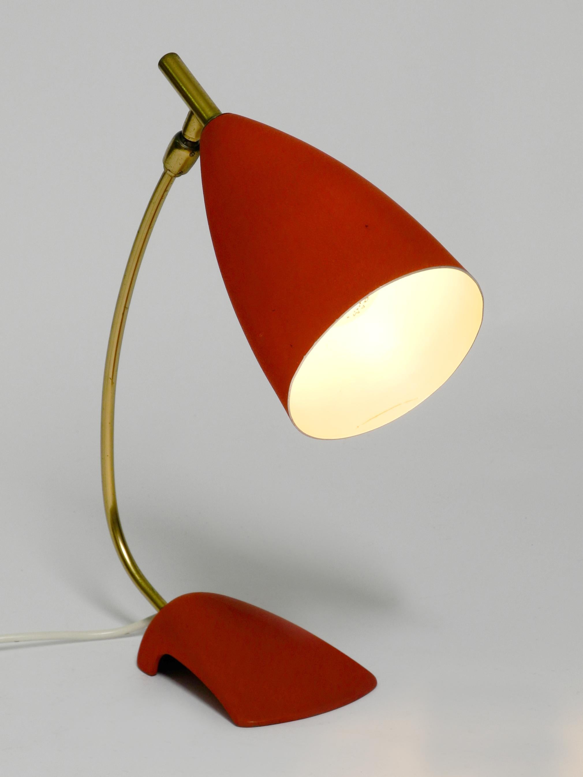 Rare Cosack Mid-Century Table Lamp with Red Fine Wrinkle Finish and Brass Neck For Sale 12