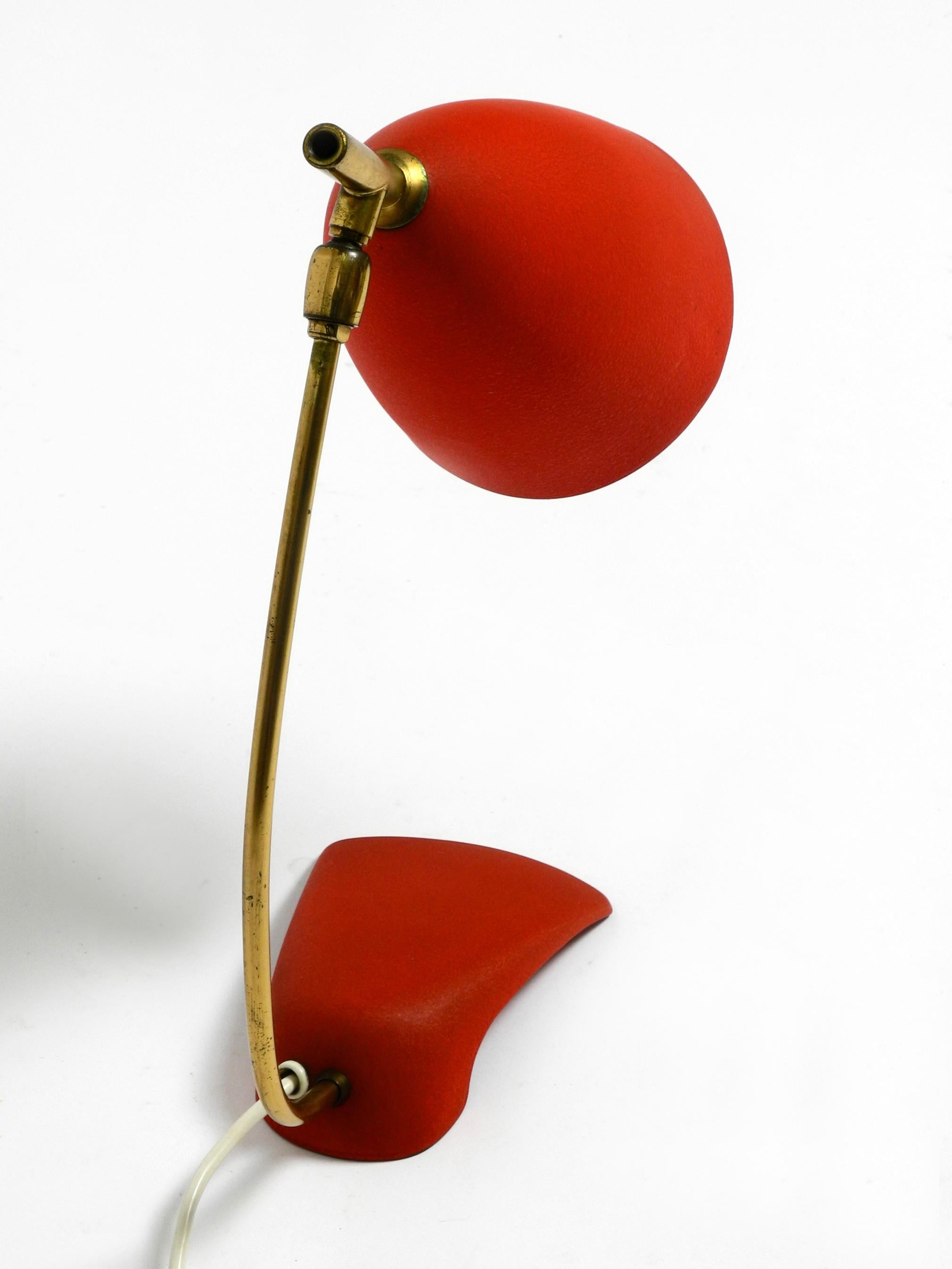 Rare Cosack Mid-Century Table Lamp with Red Fine Wrinkle Finish and Brass Neck For Sale 13
