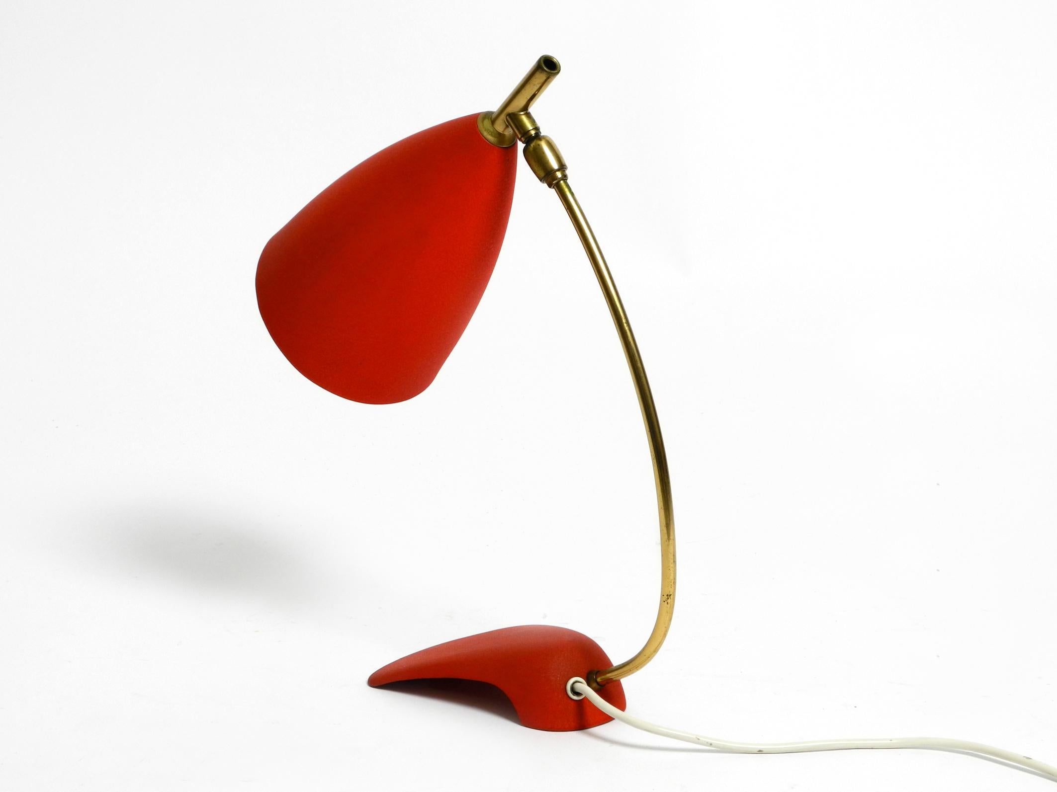 German Rare Cosack Mid-Century Table Lamp with Red Fine Wrinkle Finish and Brass Neck For Sale
