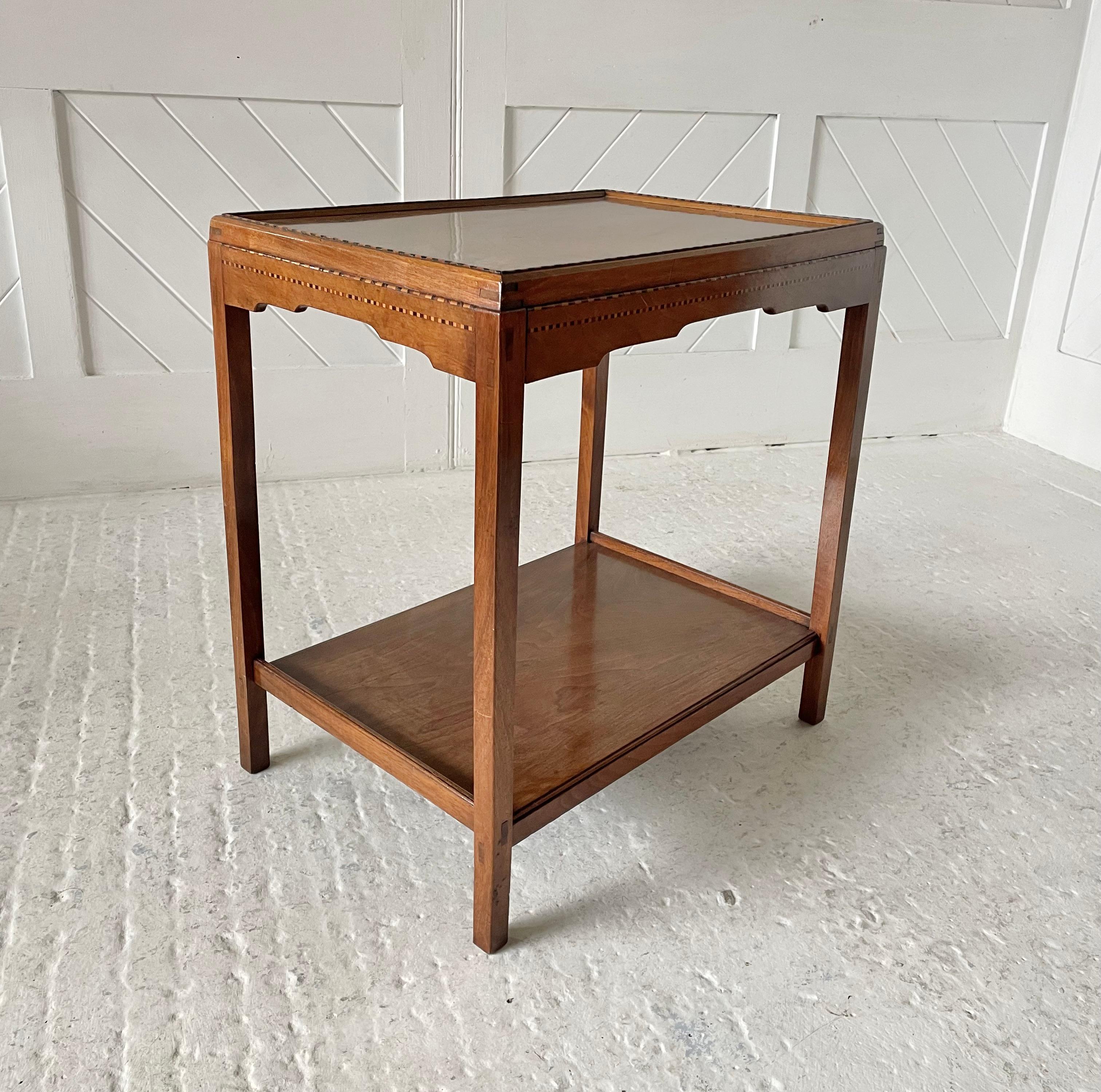 Arts and Crafts Rare table d'appoint de l'école Cotswold par Edward Barnsley en vente