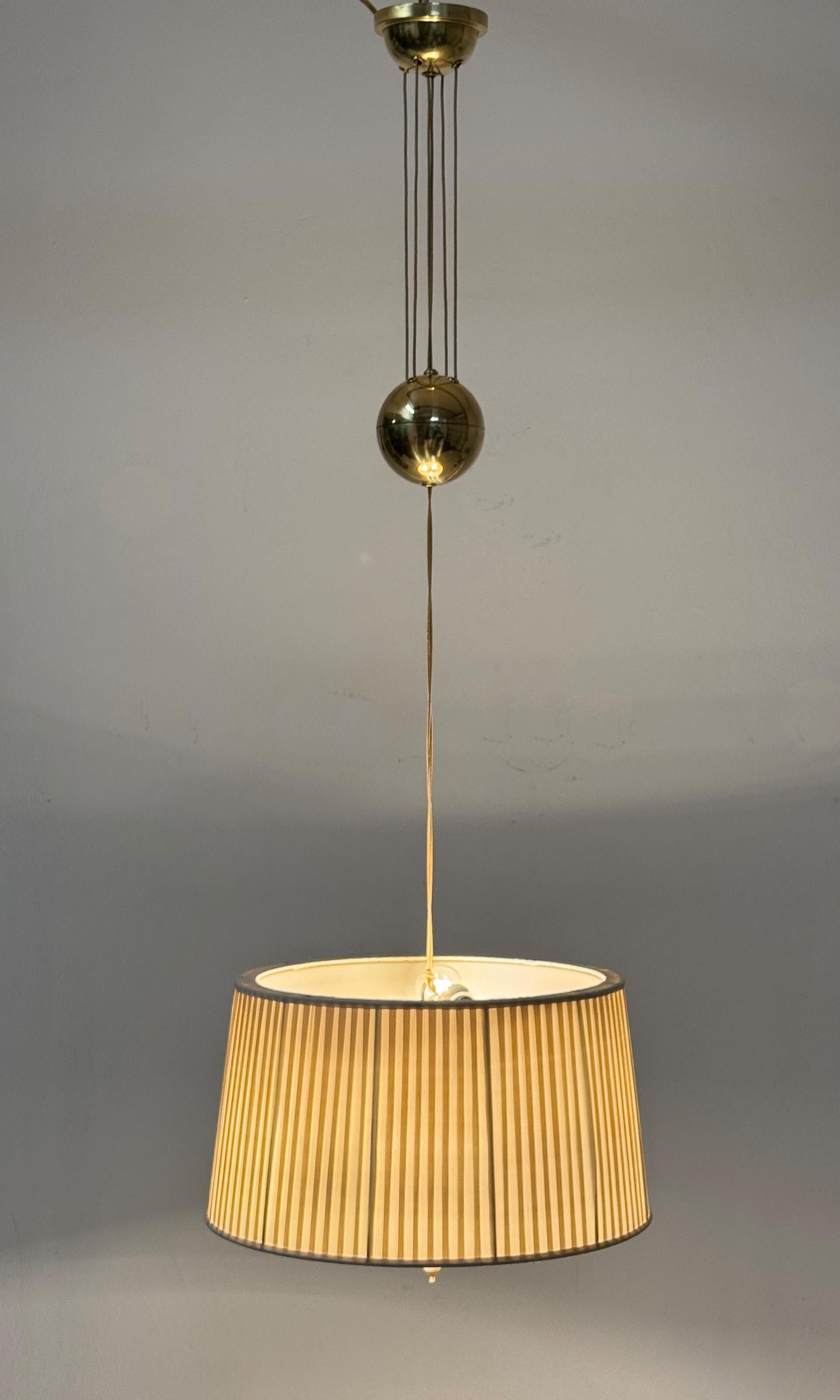 Rare Counterweight Silk Pendant Light Chandelier by Josef Frank in vendita 9