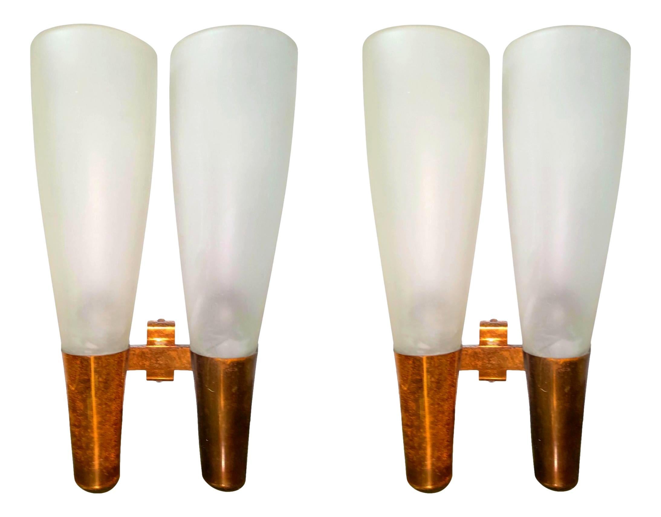 very rare couple of wall lamps model 1537 designed by Pietro Chiesa for Fontana Arte, about 1935, with two lights for each one, made all in brass with murano satin glass shades.
each one has these measurements: height cm 47, width cm 28, depht cm