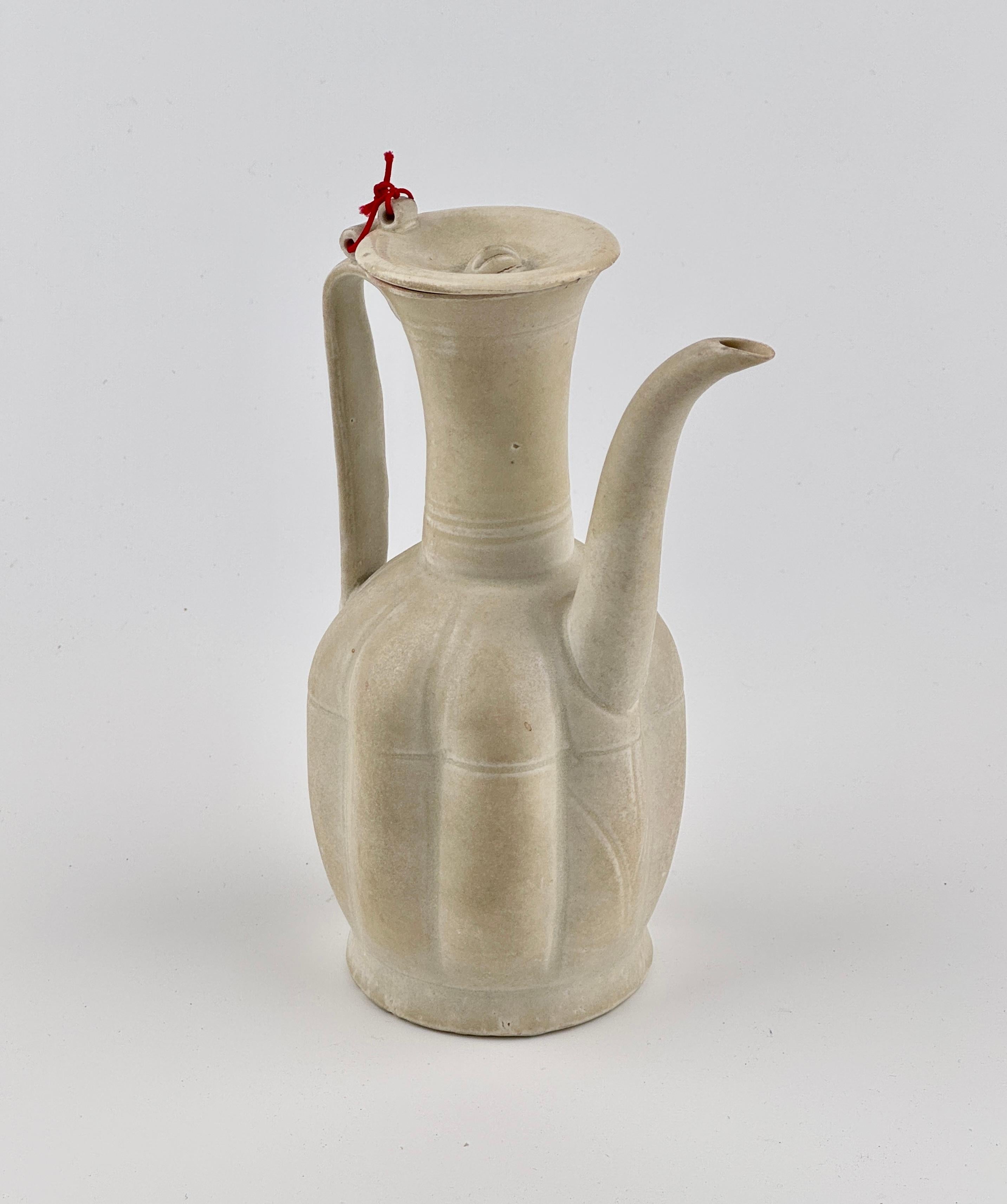 Rare Cream Glazed Ding yao Ewer and Cover, Song Dynasty (960~1279) For Sale 4