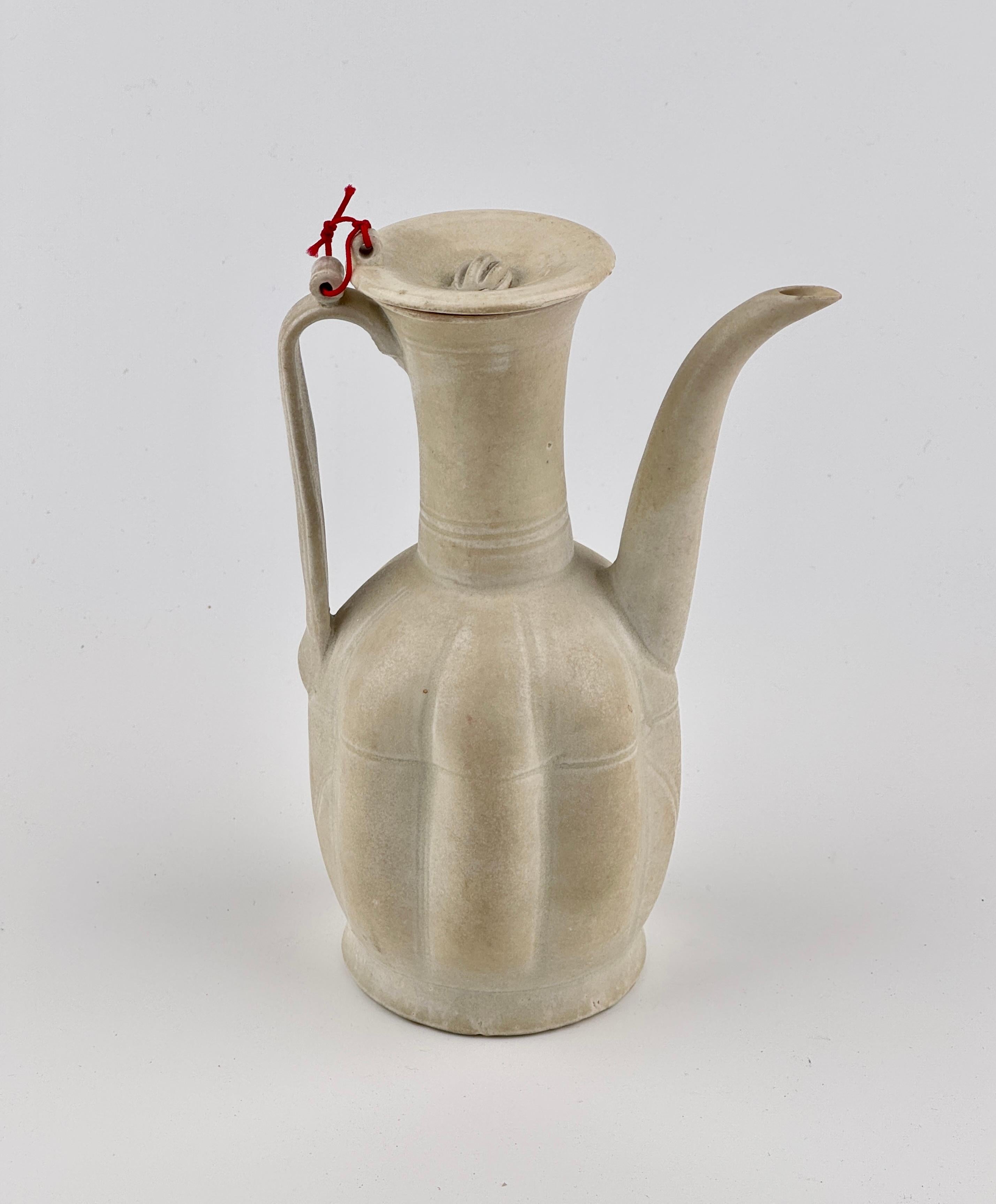 Rare Cream Glazed Ding yao Ewer and Cover, Song Dynasty (960~1279) For Sale 5