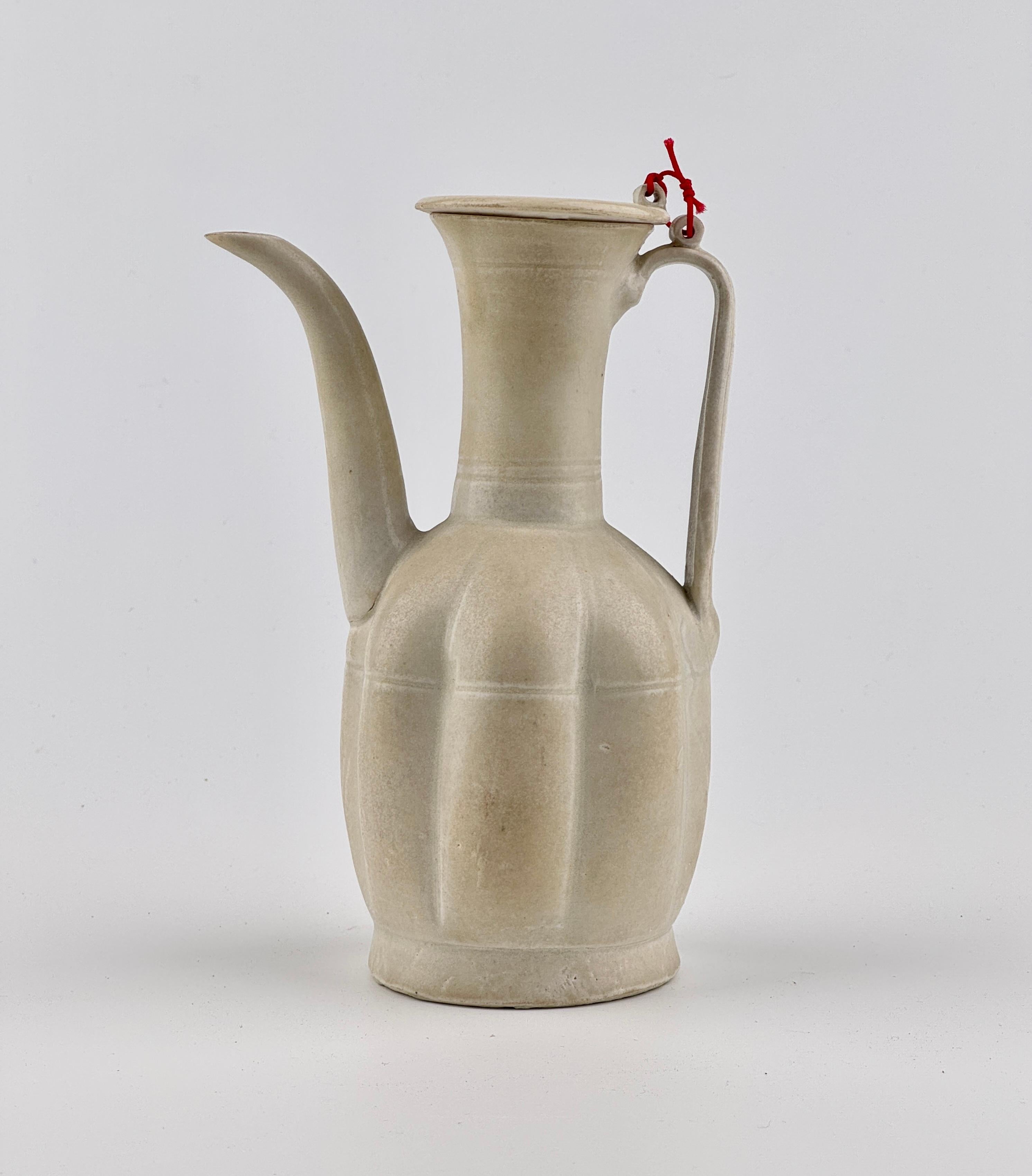 Rare Cream Glazed Ding yao Ewer and Cover, Song Dynasty (960~1279) For Sale 6