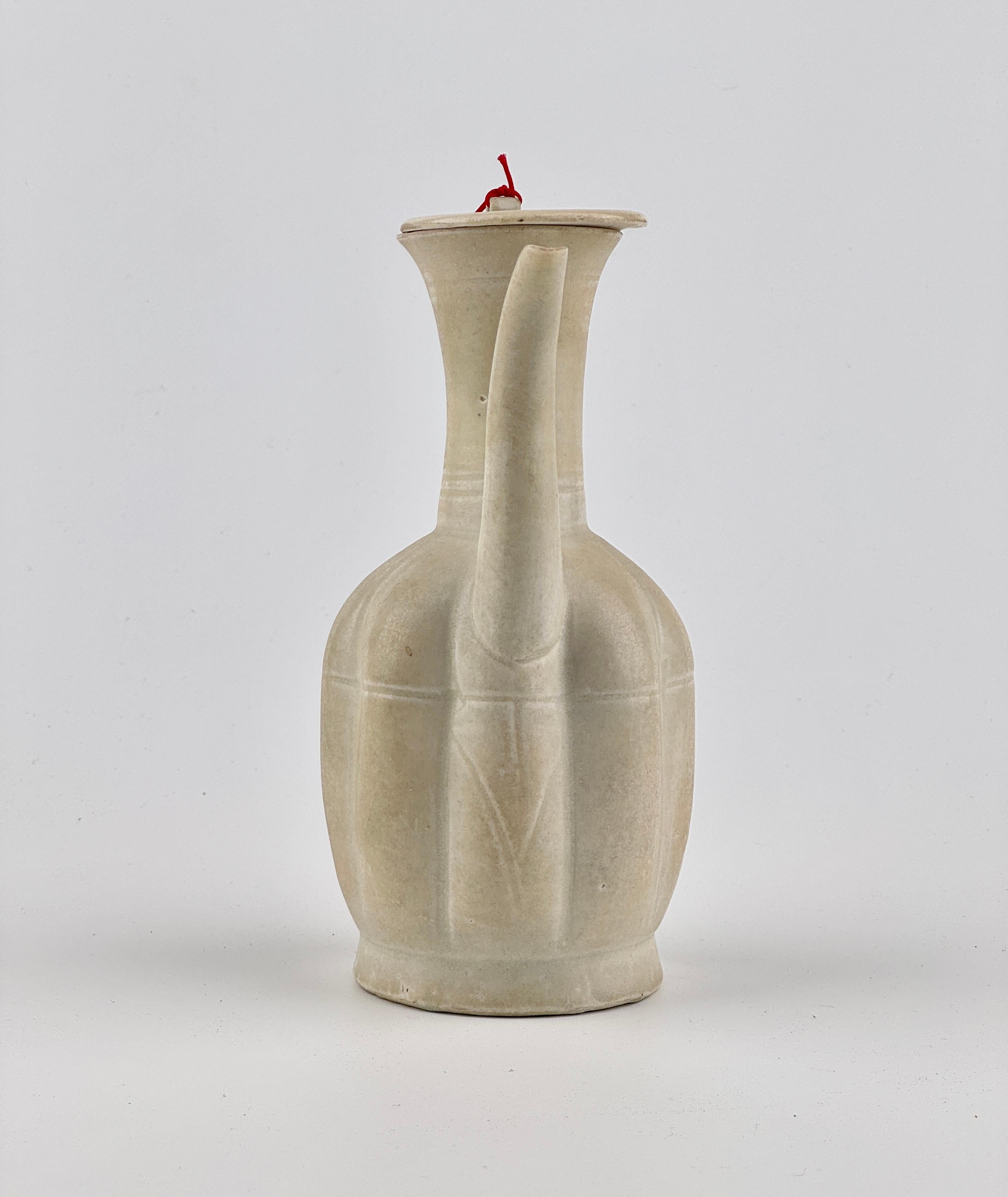 Chinese Export Rare Cream Glazed Ding yao Ewer and Cover, Song Dynasty (960~1279) For Sale