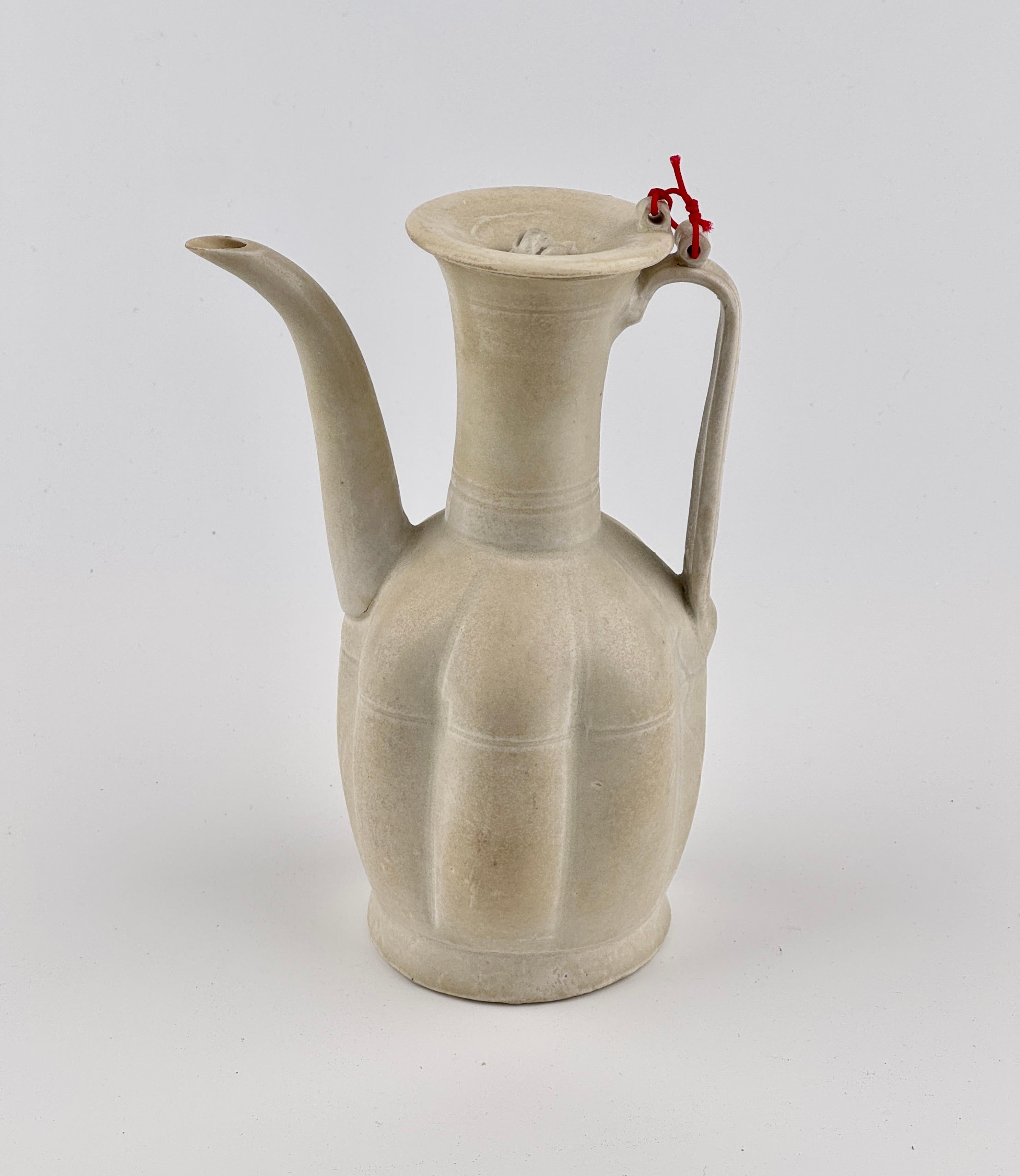 Rare Cream Glazed Ding yao Ewer and Cover, Song Dynasty (960~1279) For Sale 1