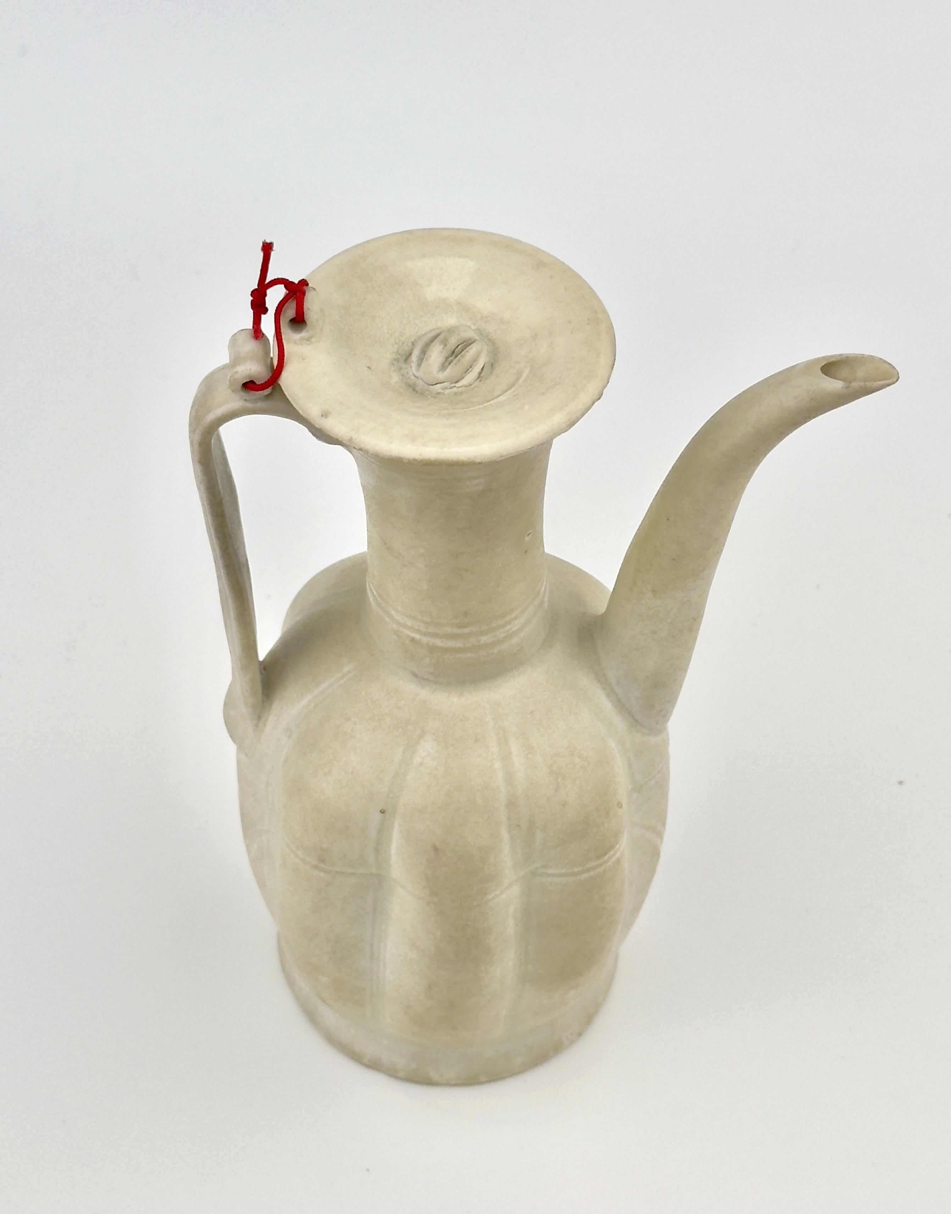 18th Century and Earlier Rare Cream Glazed Ewer and Cover, Song Dynasty (960~1279) For Sale