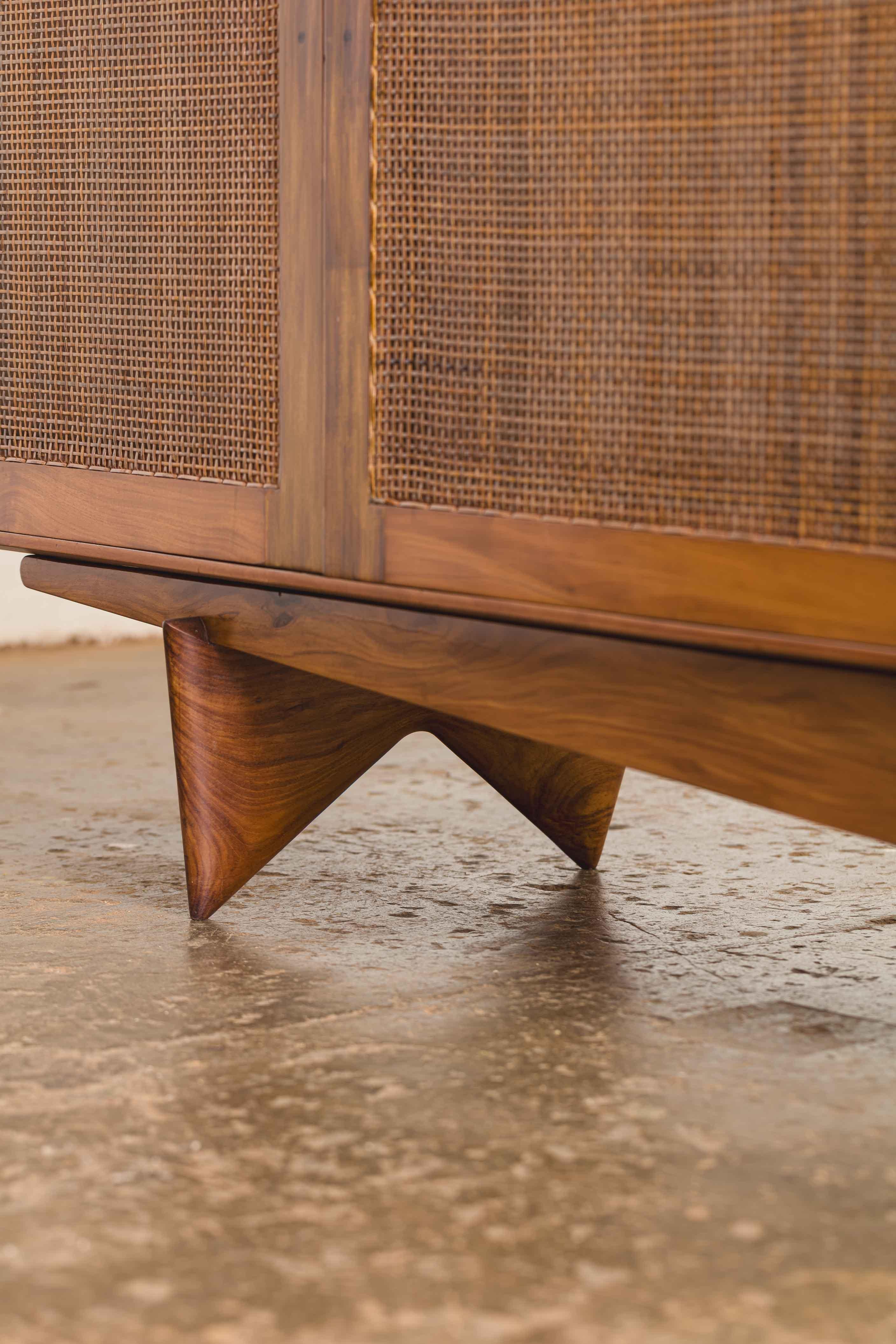 Legno massiccio Rara credenza di Martin Eisler in vendita