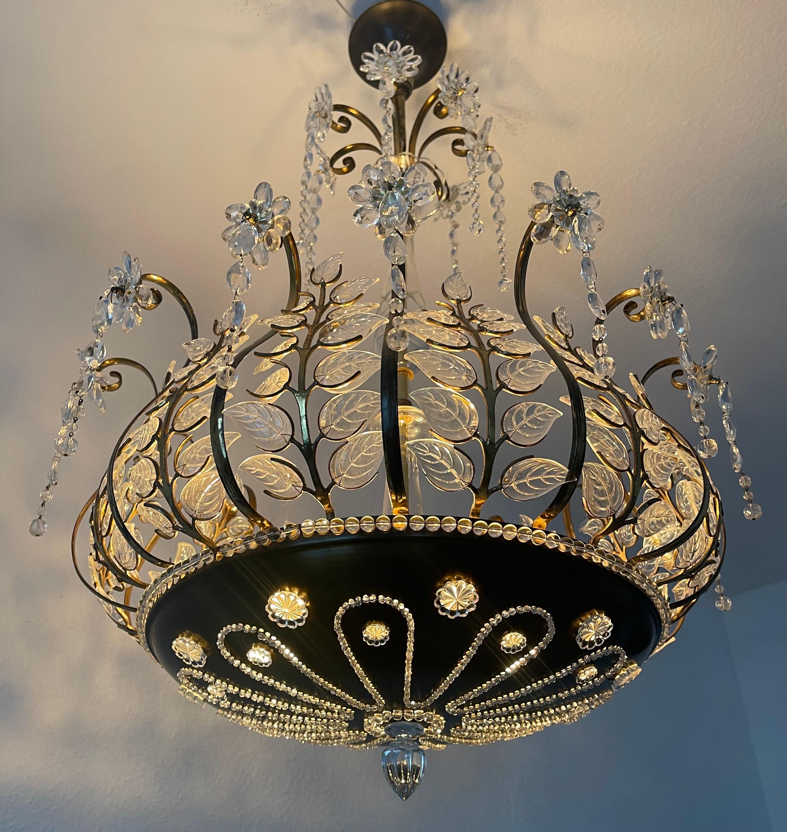 French Rare Crystal Chandelier in the Style of Maison Baguès, France, 1950s