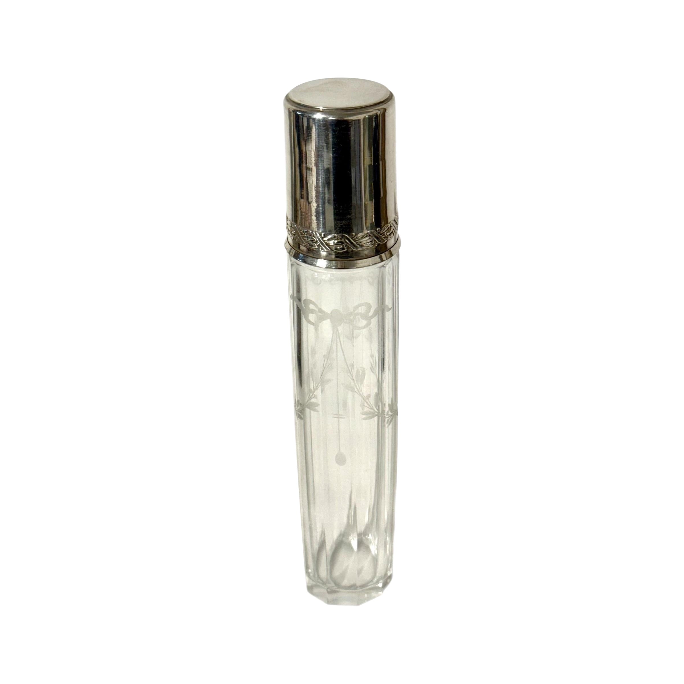 Rare flacon de parfum en cristal avec monture en argent massif, France 1890s