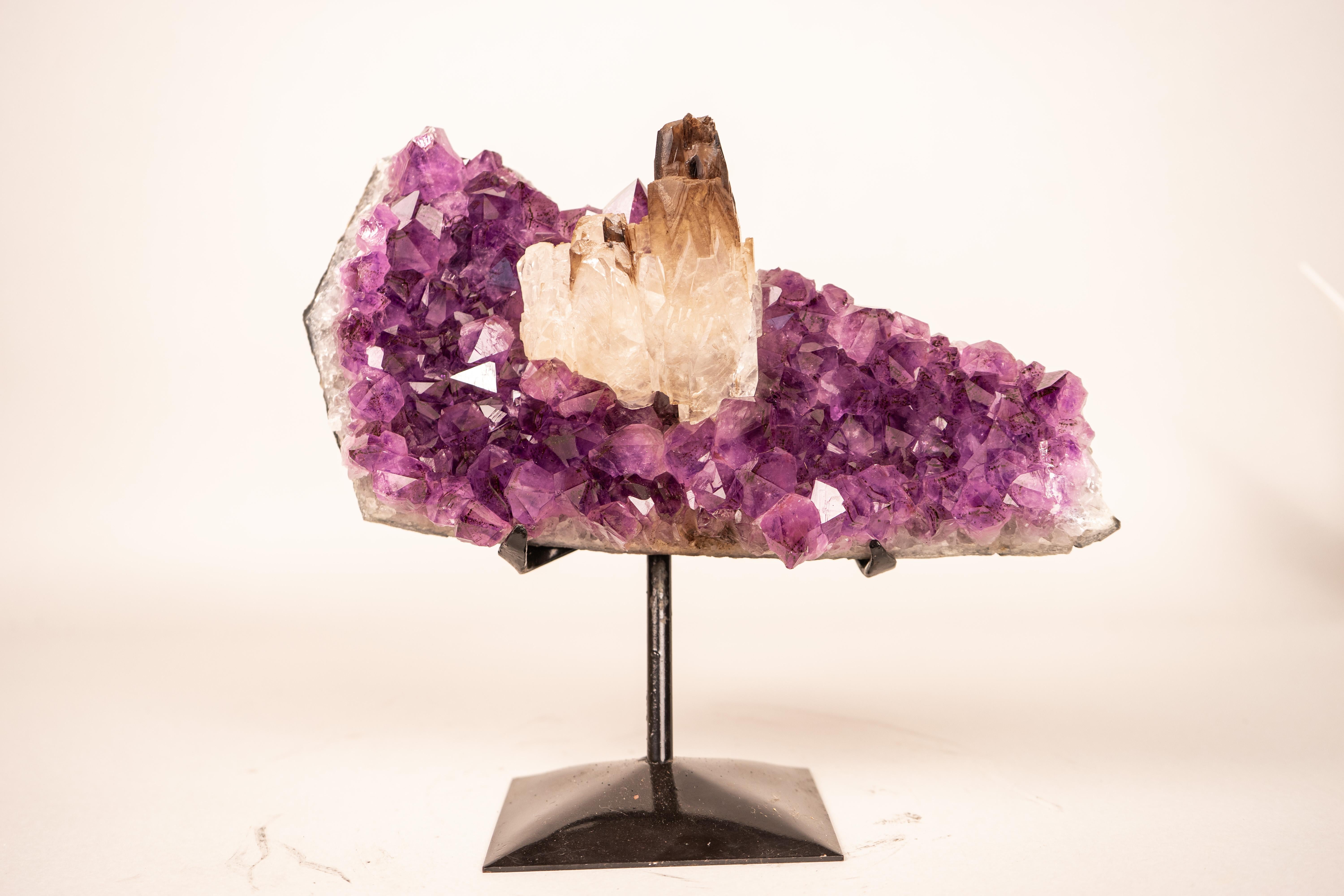 Rare Crystal Smoky Calcite on Deep Purple Amethyst Cluster In condizioni Nuovo in vendita a Ametista Do Sul, BR