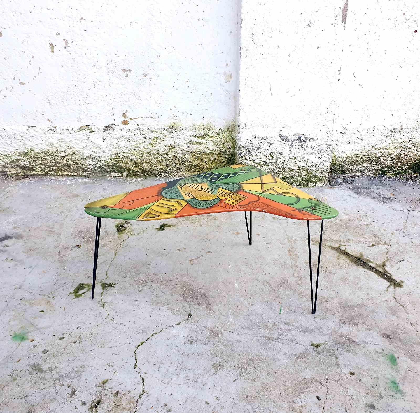 Rare Cubisem Tripod Coffee Table, Picasso Guitar Painting, France 60s For Sale 1