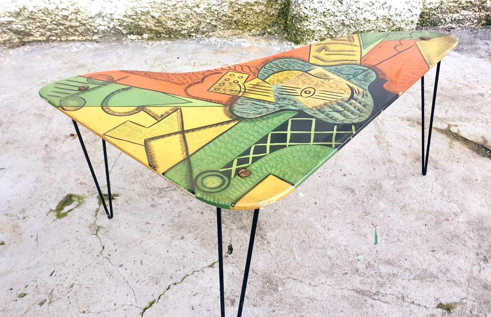 Rare Cubisem Tripod Coffee Table, Picasso Guitar Painting, France 60s For Sale 2
